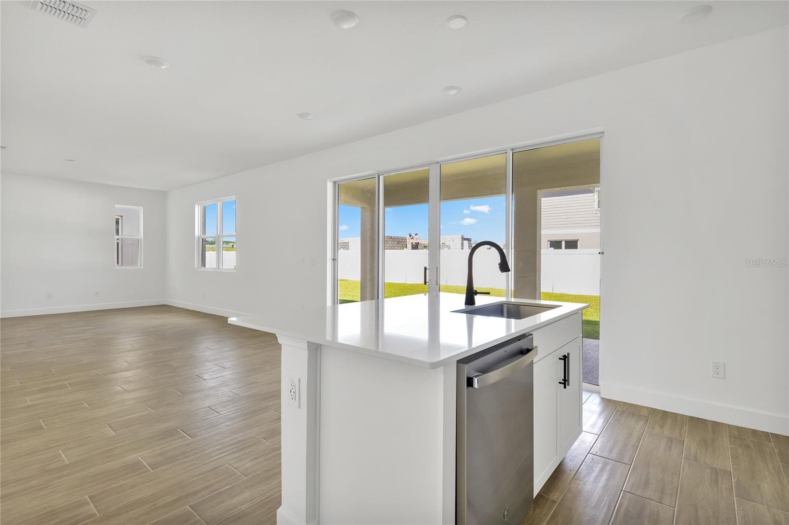 Single Family Residence at 141 WATERSTONE LOOP, TAVARES, photo 10 of 23