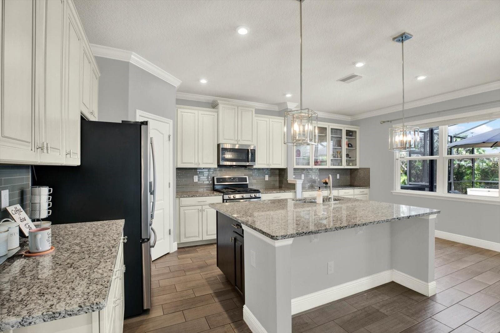 Single Family Residence at 11702 LAKE LUCAYA DR, RIVERVIEW, photo 19 of 52