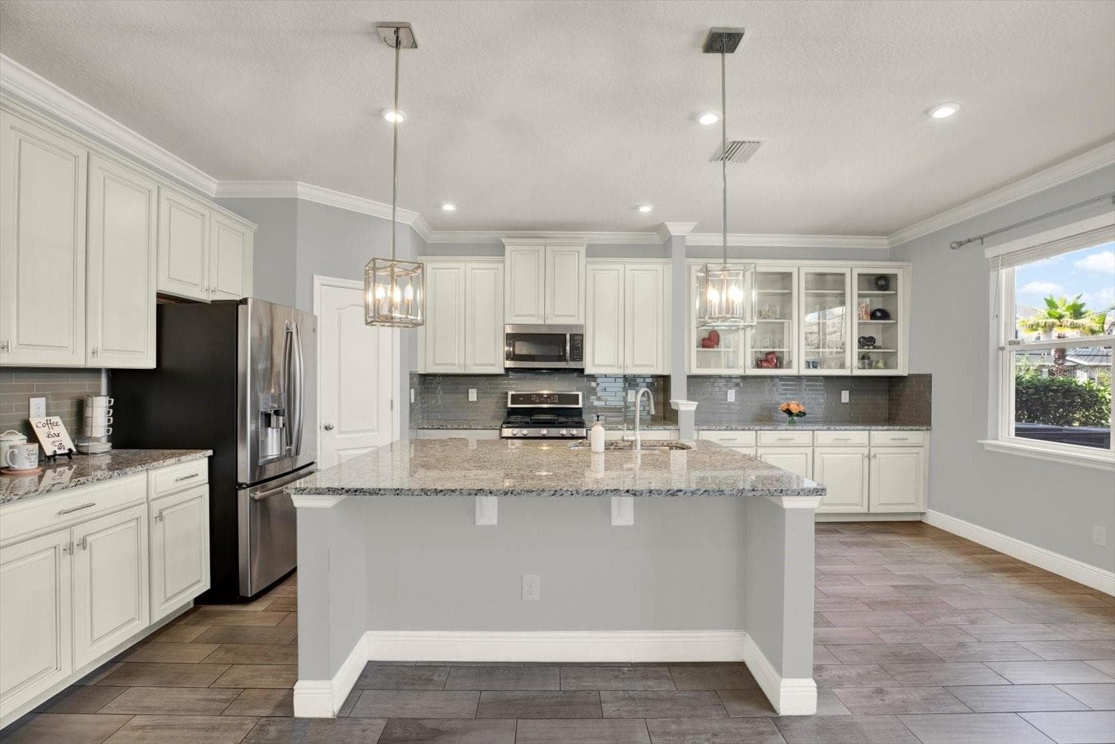 Single Family Residence at 11702 LAKE LUCAYA DR, RIVERVIEW, photo 21 of 52