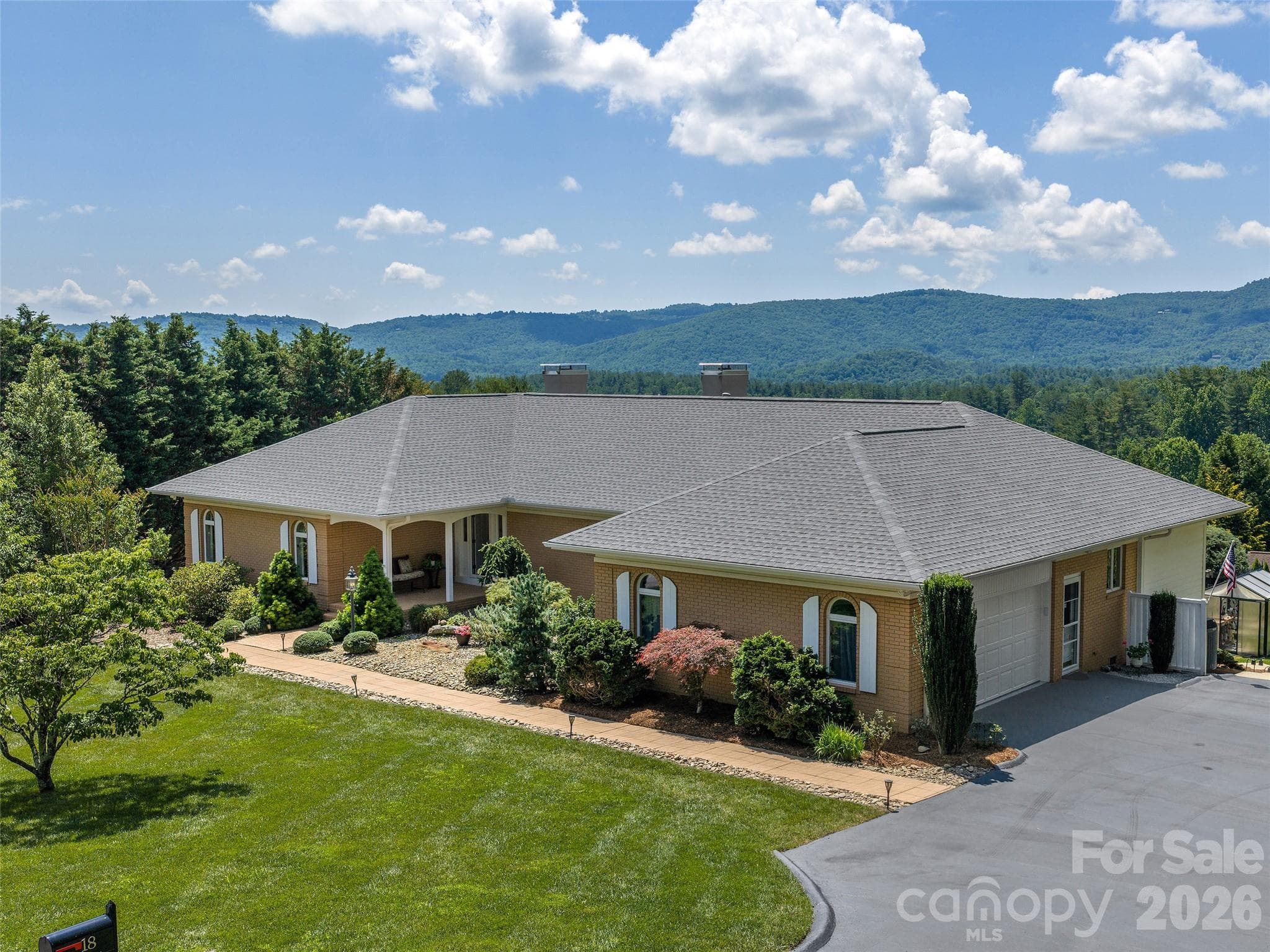 Single Family Residence at Hendersonville, photo 7 of 48