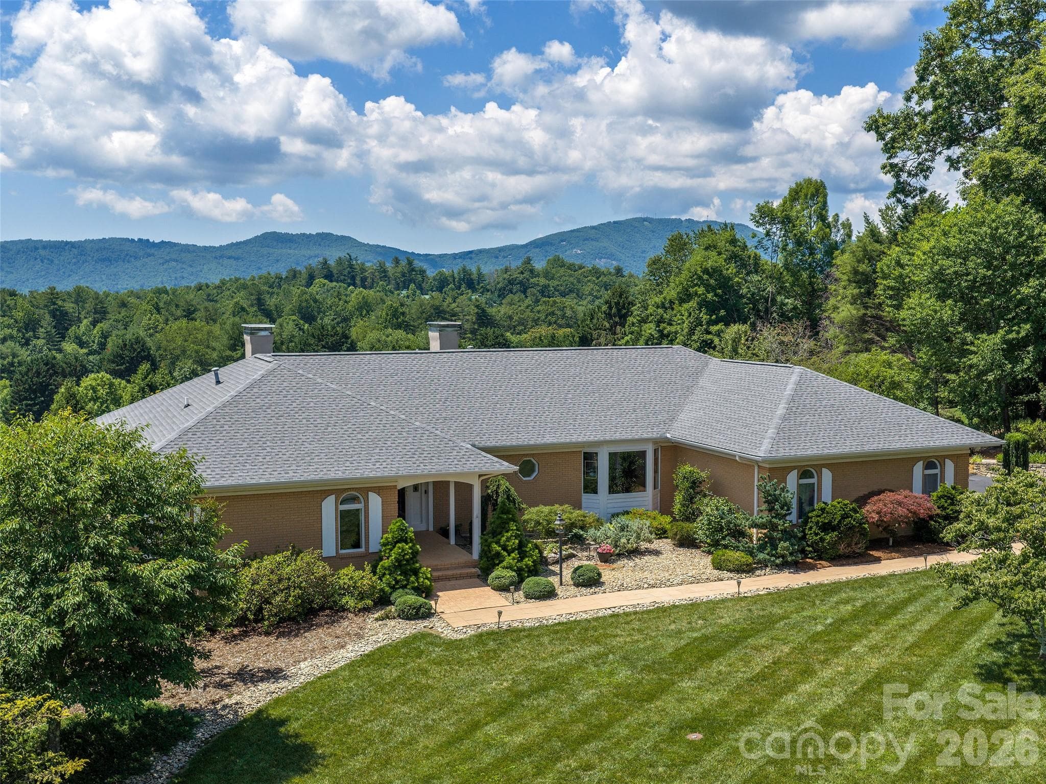 Single Family Residence at Hendersonville, photo 8 of 48