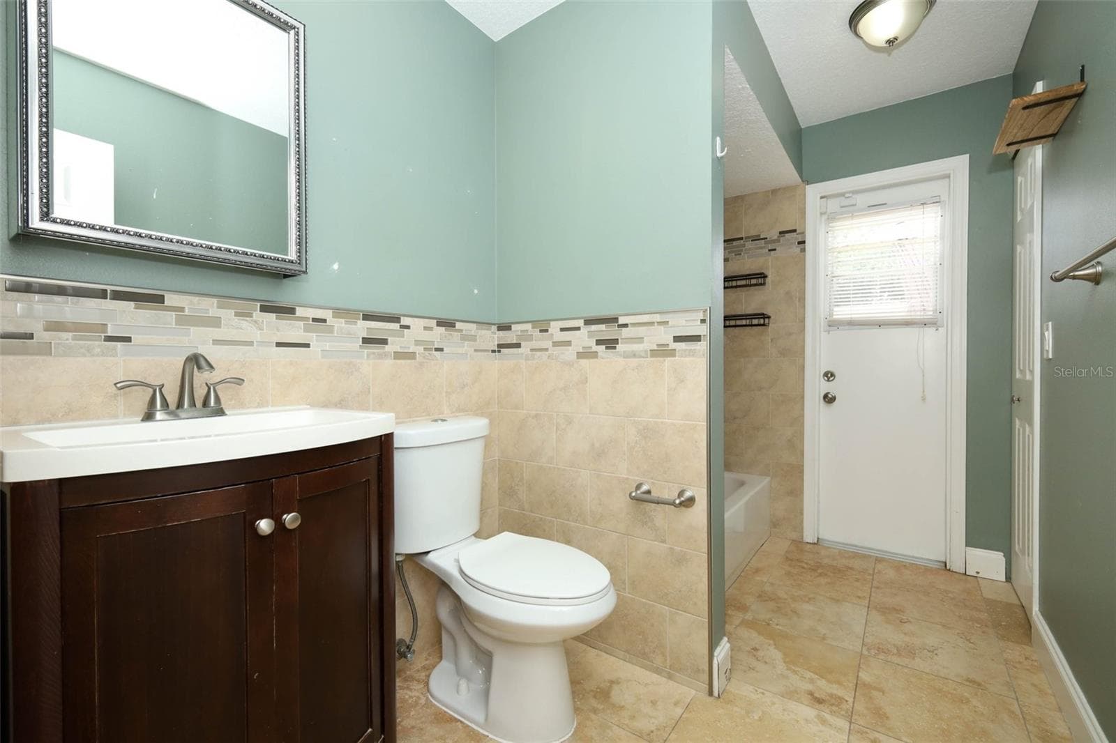 2nd full bathroom / pool bathroom. - 9110 PALM TREE DR, WINDERMERE