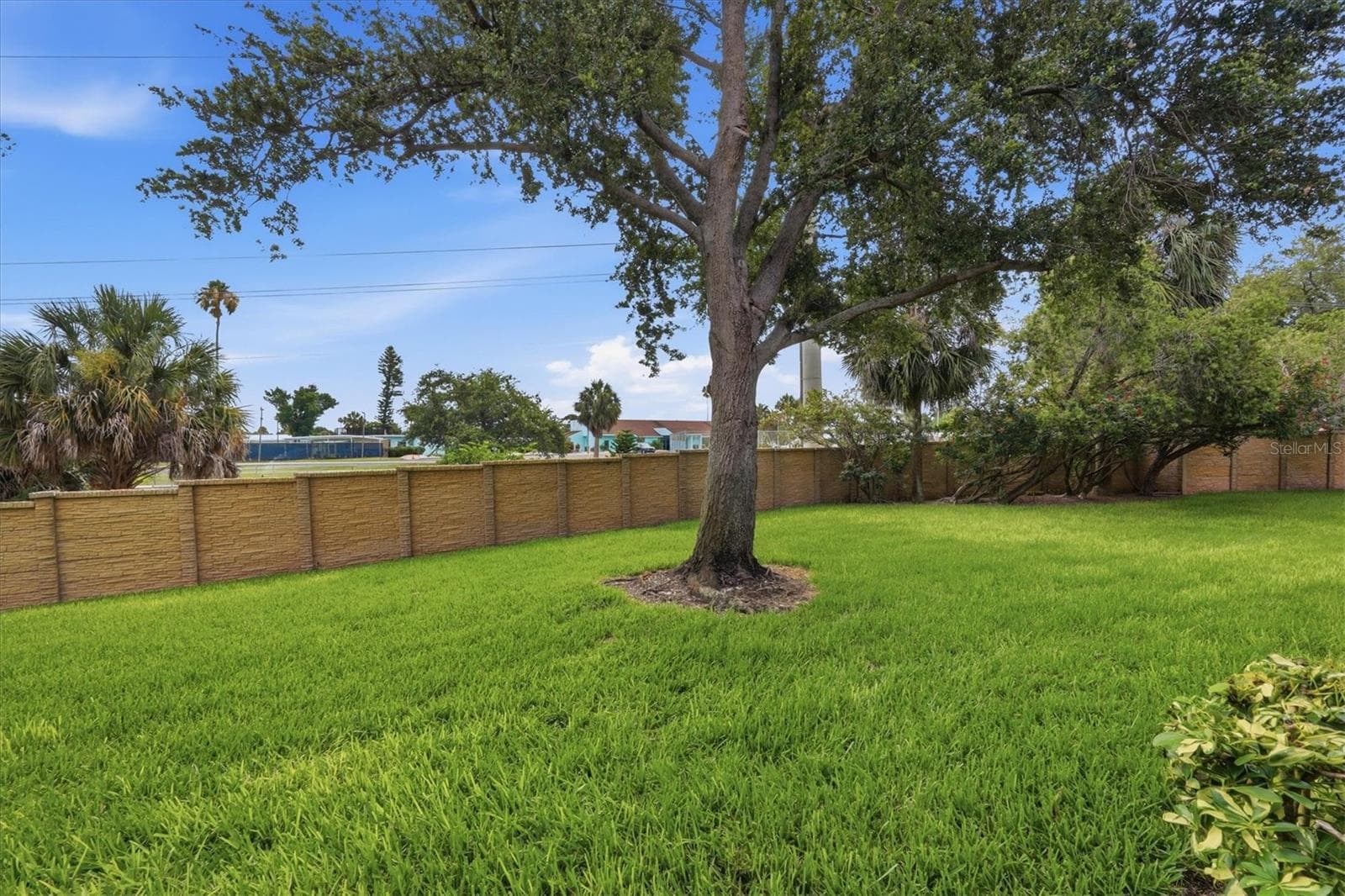 Condominium at 7210 HAMILTON RD, BRADENTON, photo 27 of 62