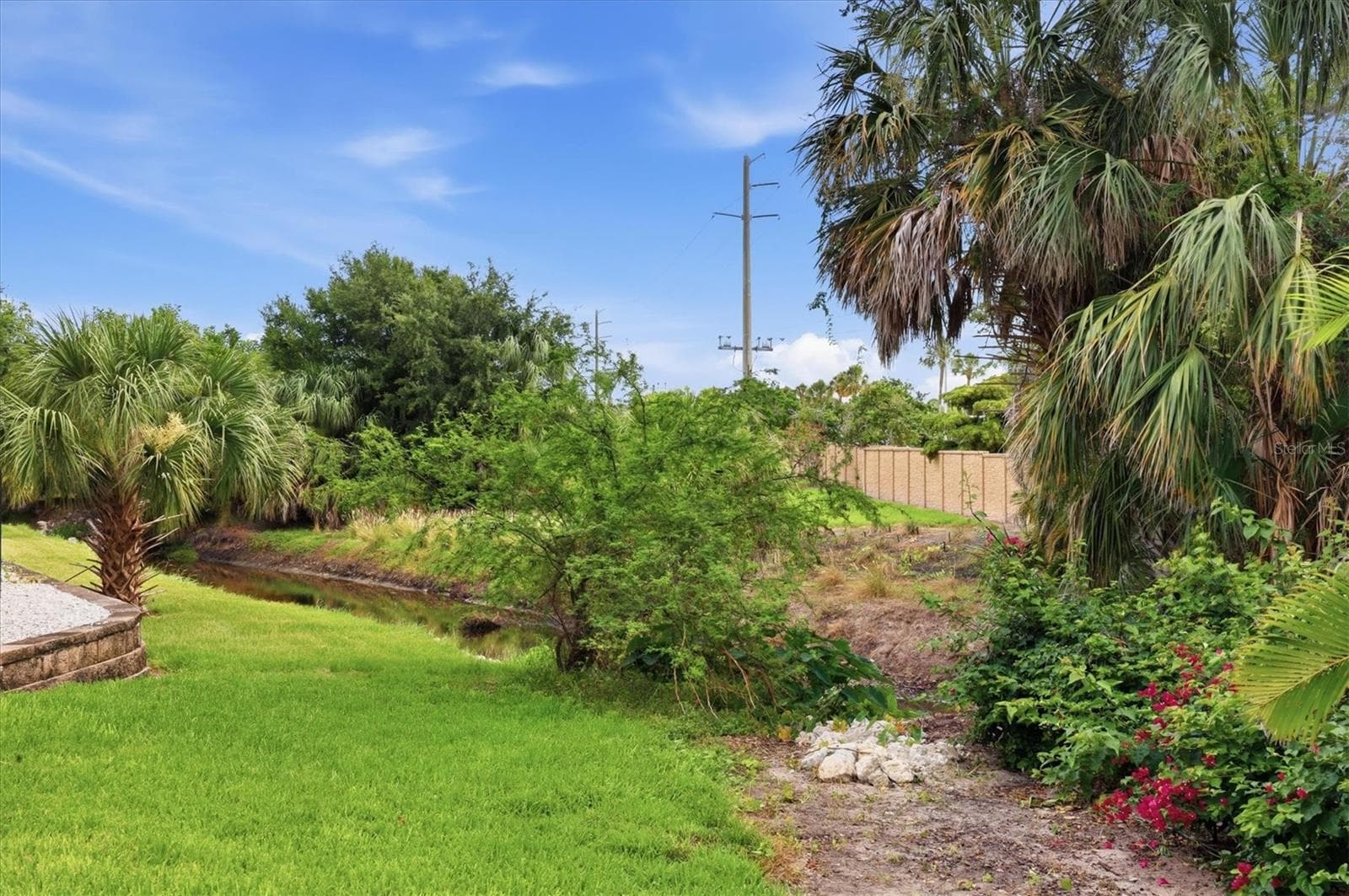 Condominium at 7210 HAMILTON RD, BRADENTON, photo 28 of 62