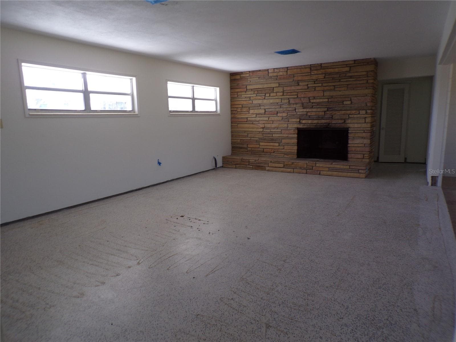 Single Family Residence at 1124 SUNSET DR, VENICE, photo 7 of 31