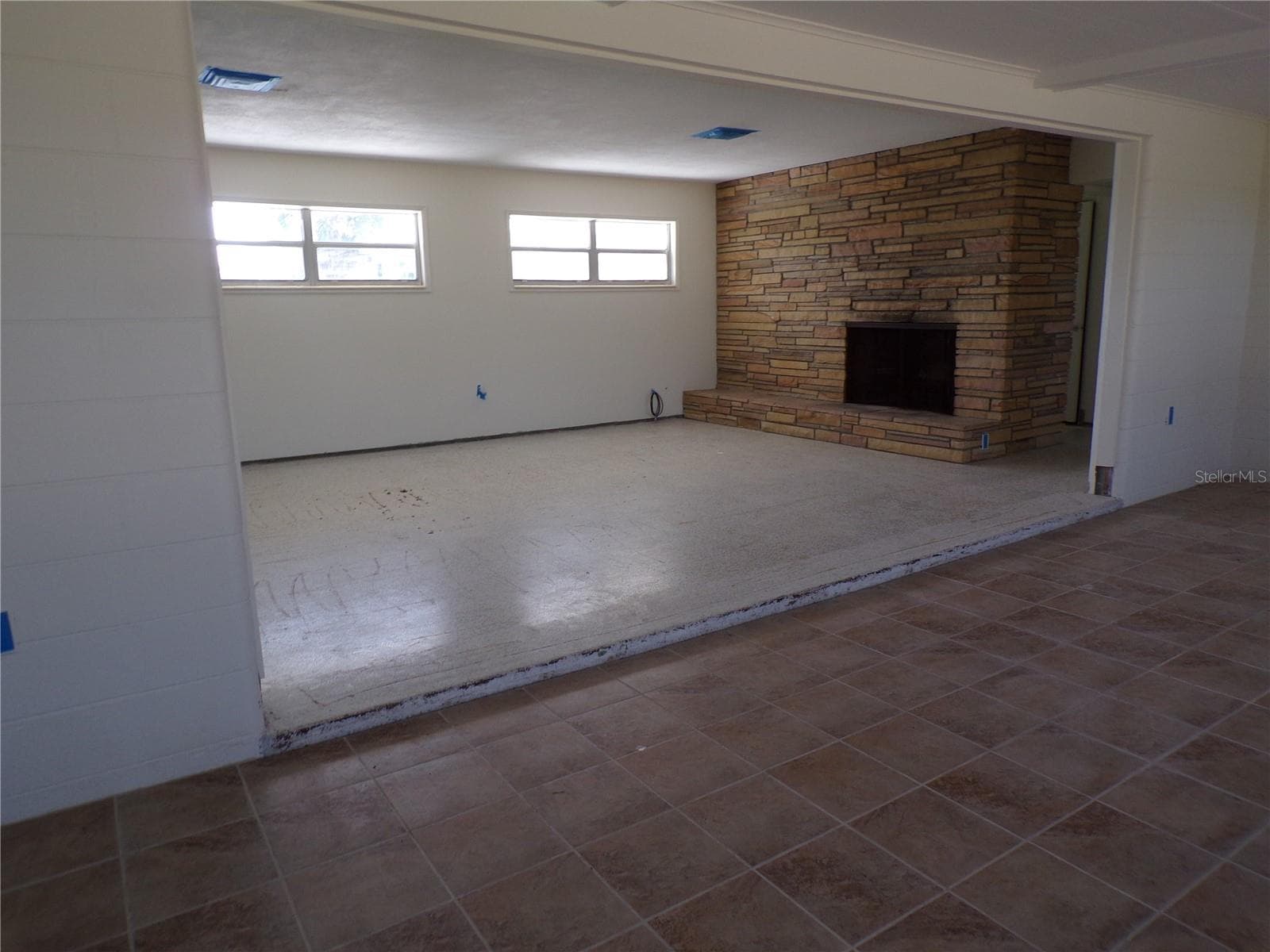 Single Family Residence at 1124 SUNSET DR, VENICE, photo 9 of 31