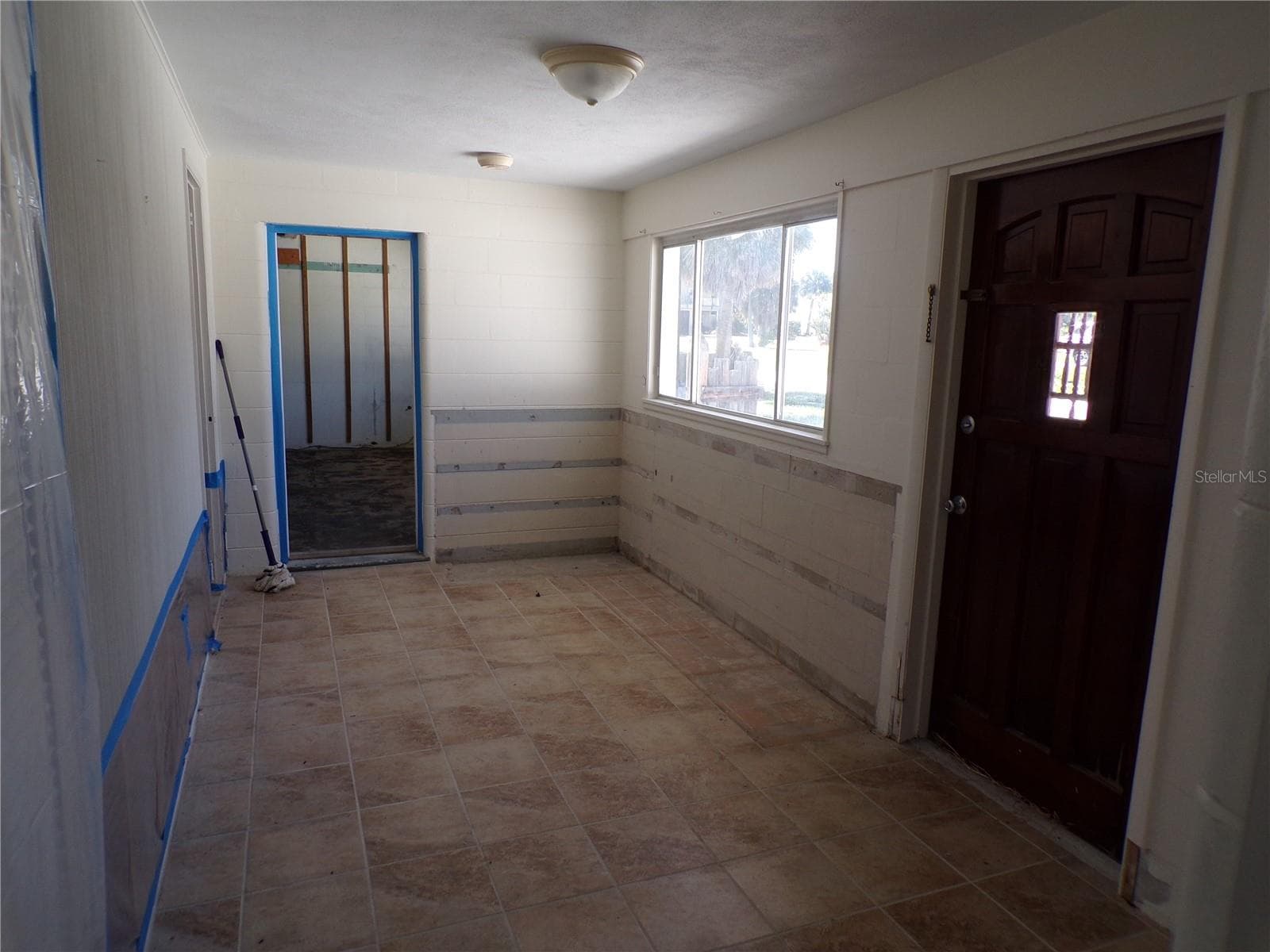 Single Family Residence at 1124 SUNSET DR, VENICE, photo 13 of 31