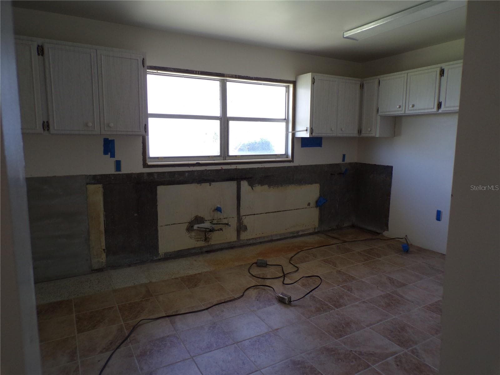 Single Family Residence at 1124 SUNSET DR, VENICE, photo 14 of 31