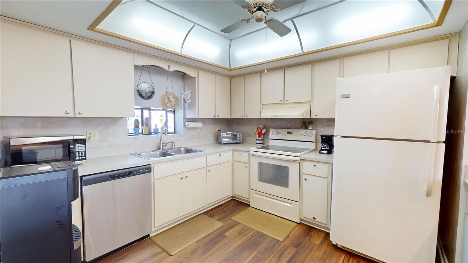 Condominium at 12485 2ND ST E #C103, TREASURE ISLAND, photo 8 of 46