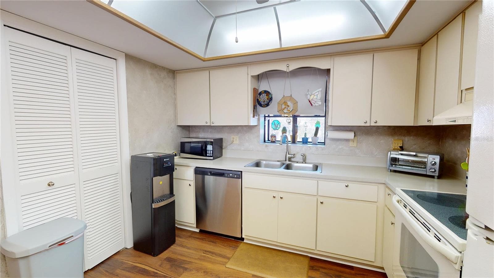 Condominium at 12485 2ND ST E #C103, TREASURE ISLAND, photo 9 of 46