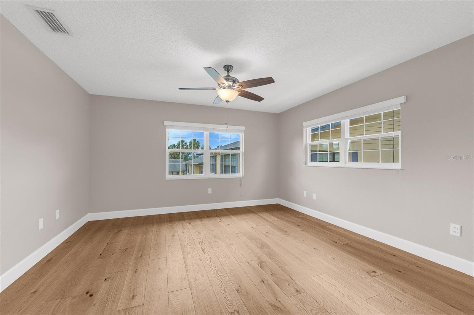 Primary Suite large enough to accommodate a king bed, with two walk in closets. - 110 N TREMAIN ST #209, MOUNT DORA
