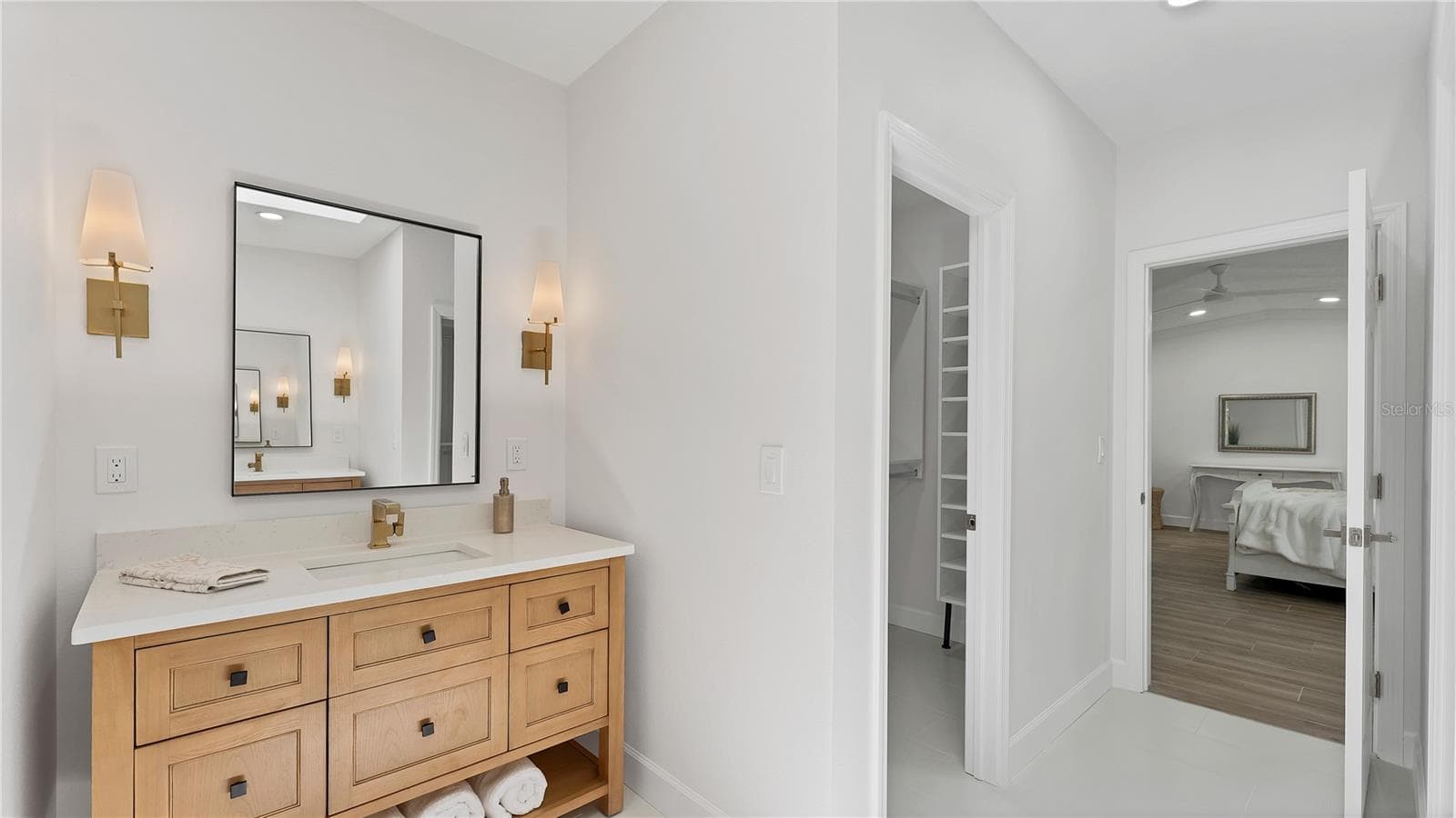 Primary ensuite bath with two walk in closets and two vanities - 5623 HULL CT, NEW PORT RICHEY