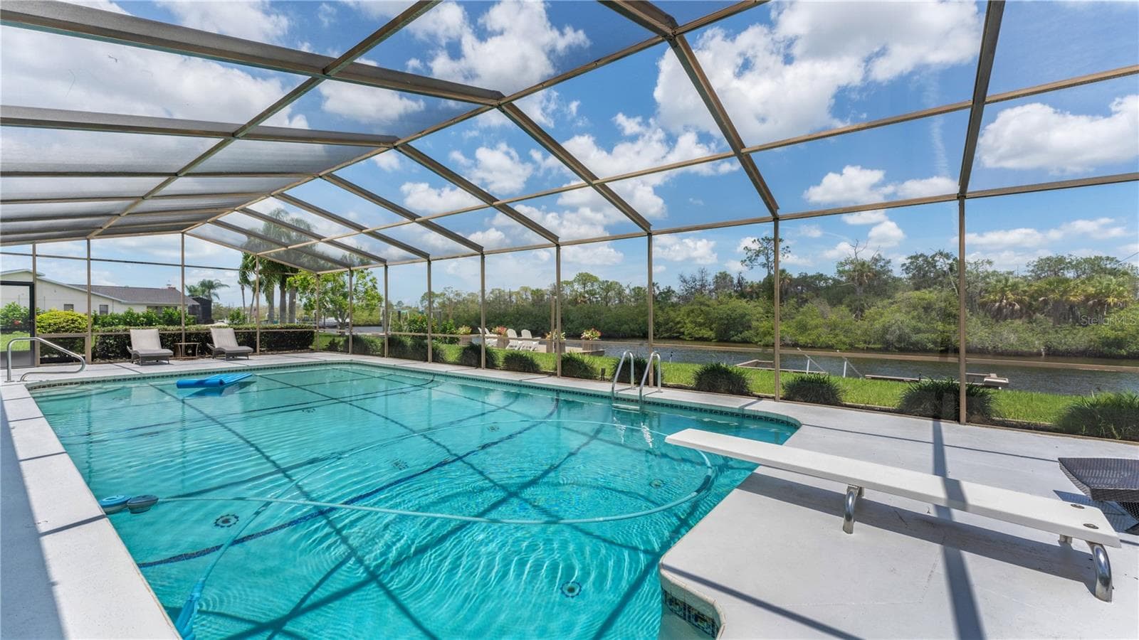 Large pool with screen enclosure - 5623 HULL CT, NEW PORT RICHEY