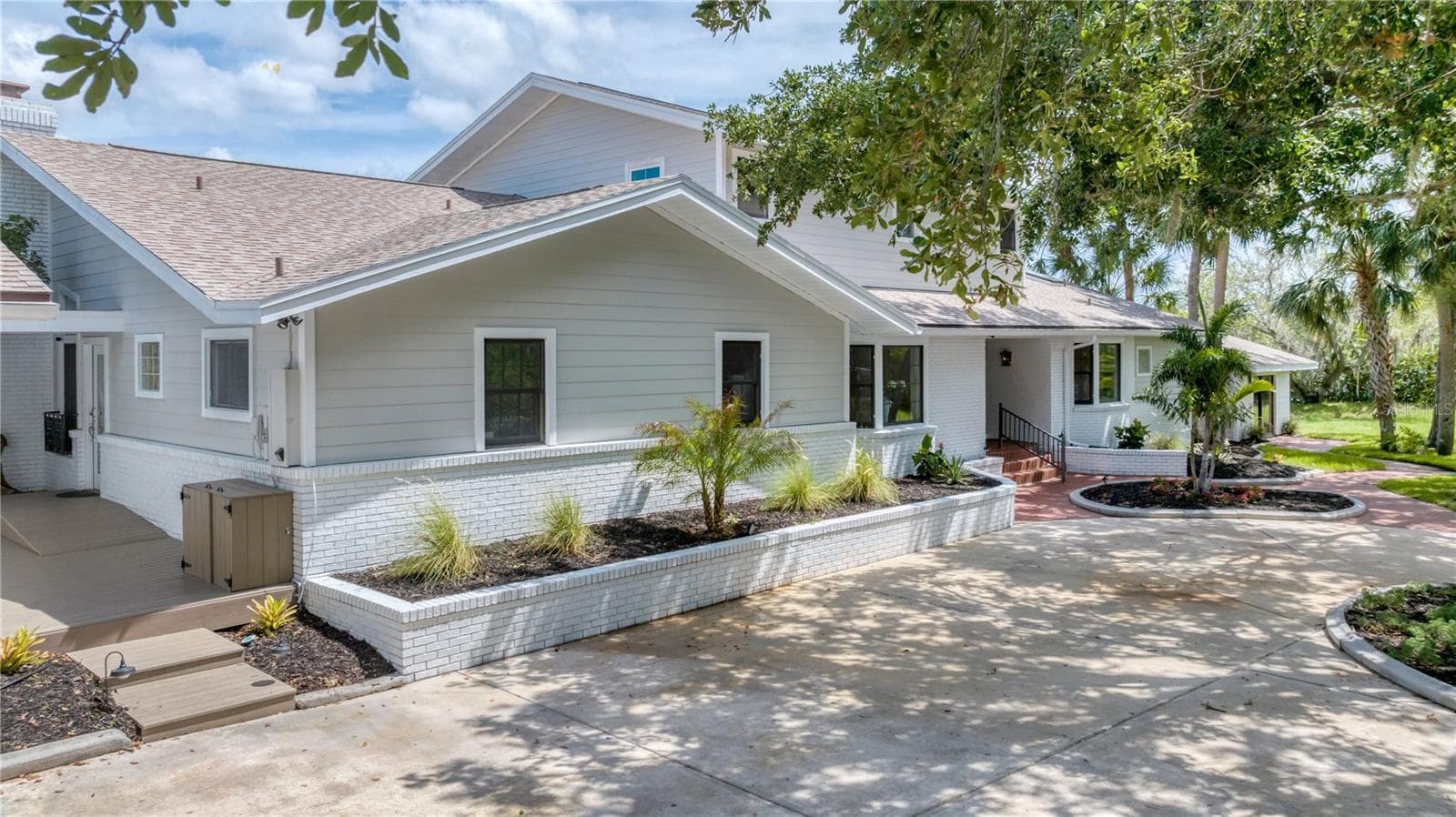 Front of home - 5623 HULL CT, NEW PORT RICHEY