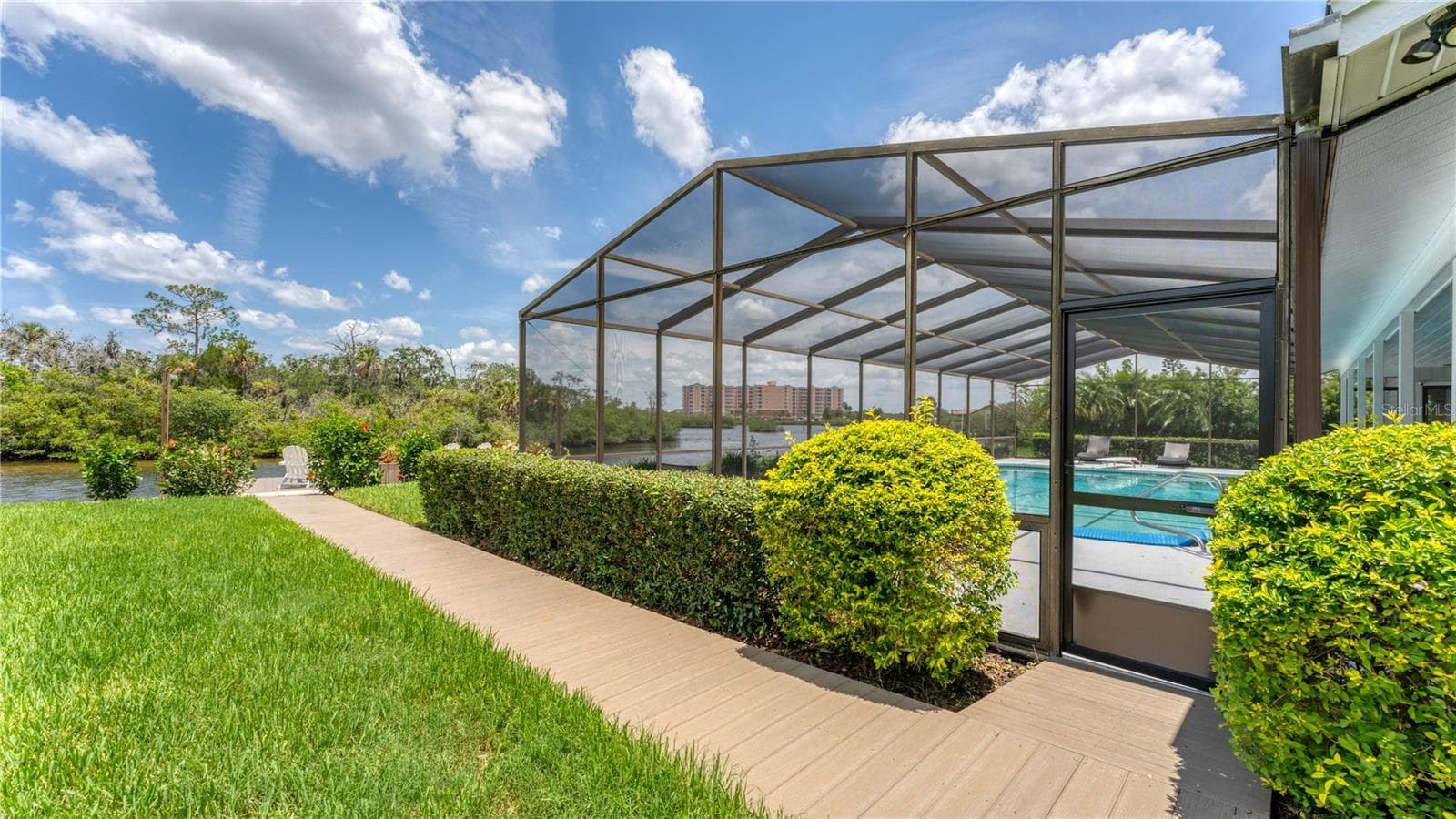 Landscaped yard - 5623 HULL CT, NEW PORT RICHEY