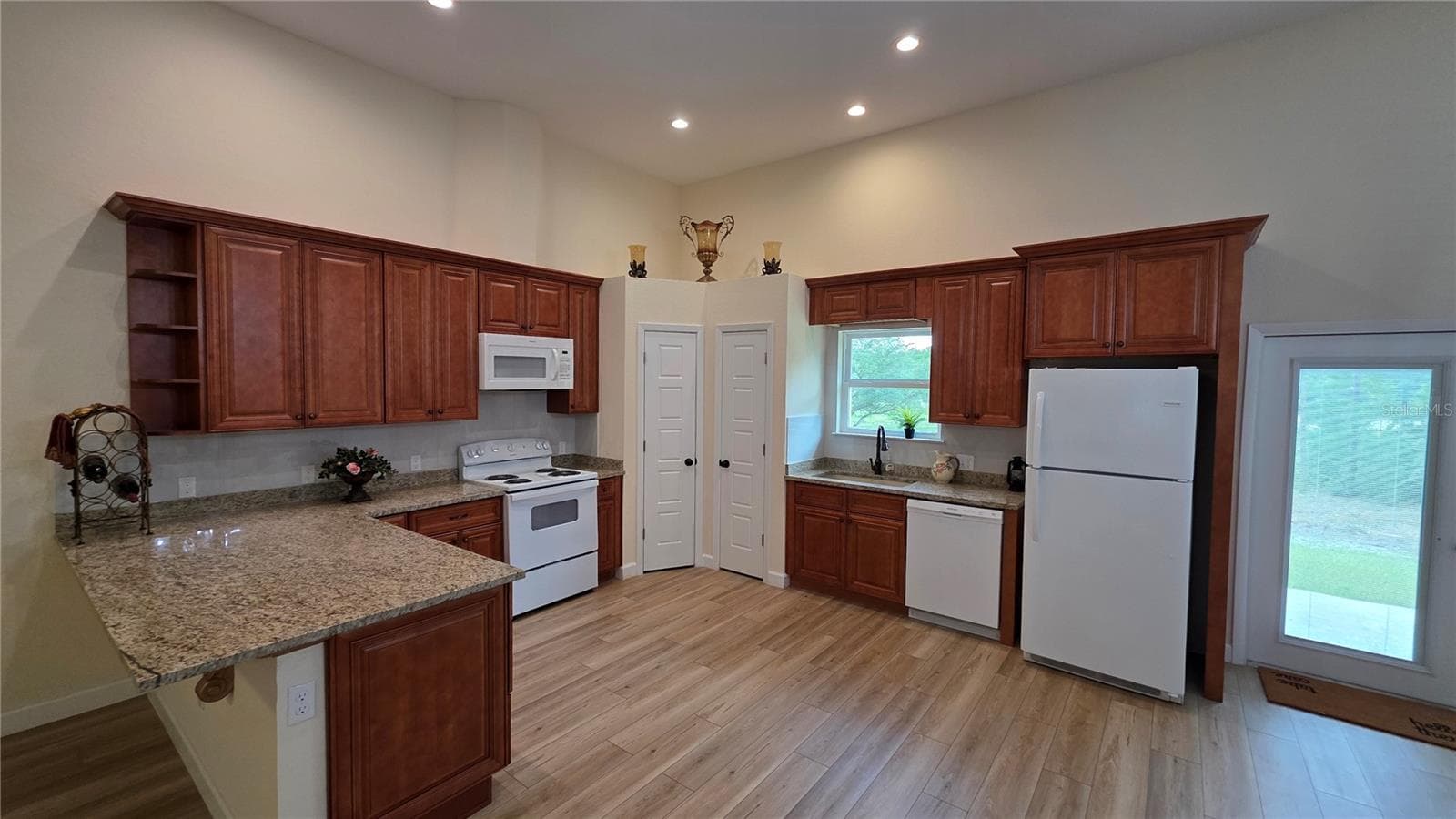 Single Family Residence at 200 HOUR GLASS CIR, HAWTHORNE, photo 9 of 33