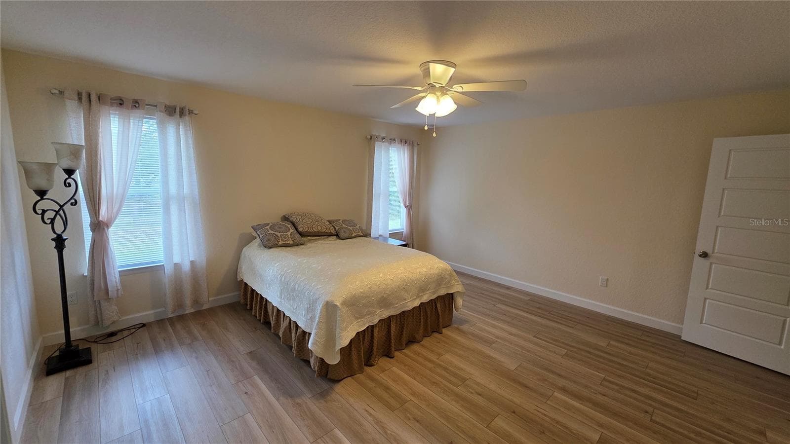 Single Family Residence at 200 HOUR GLASS CIR, HAWTHORNE, photo 12 of 33