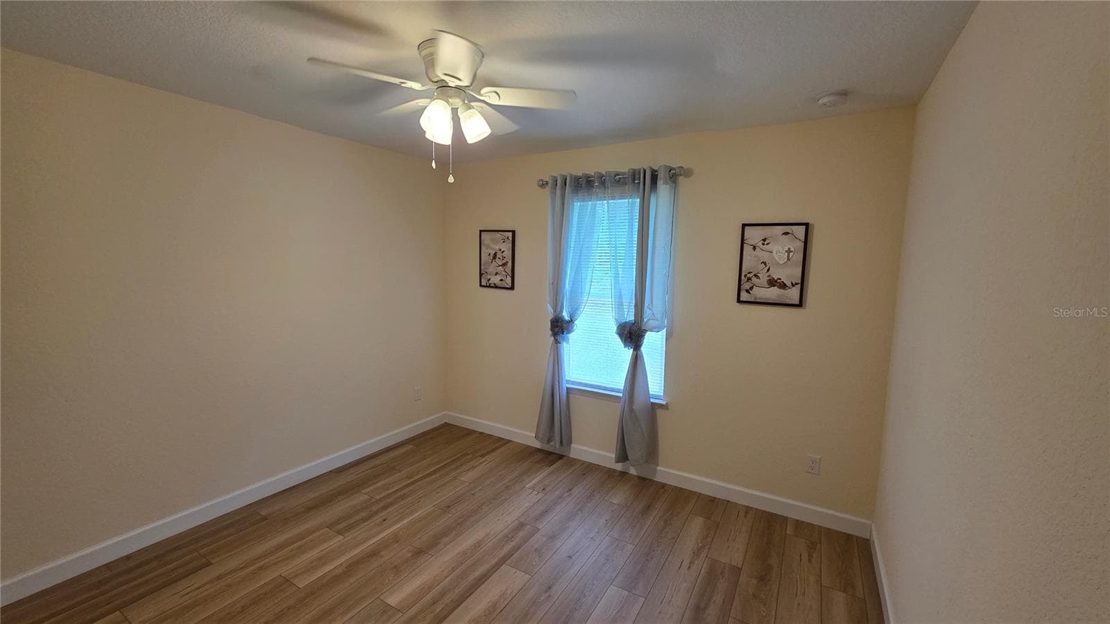 Single Family Residence at 200 HOUR GLASS CIR, HAWTHORNE, photo 13 of 33