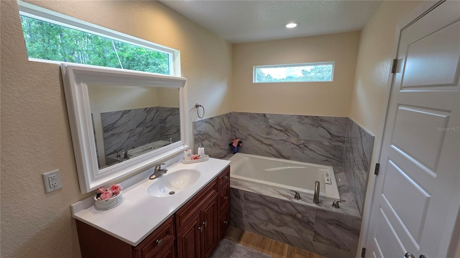 Single Family Residence at 200 HOUR GLASS CIR, HAWTHORNE, photo 14 of 33