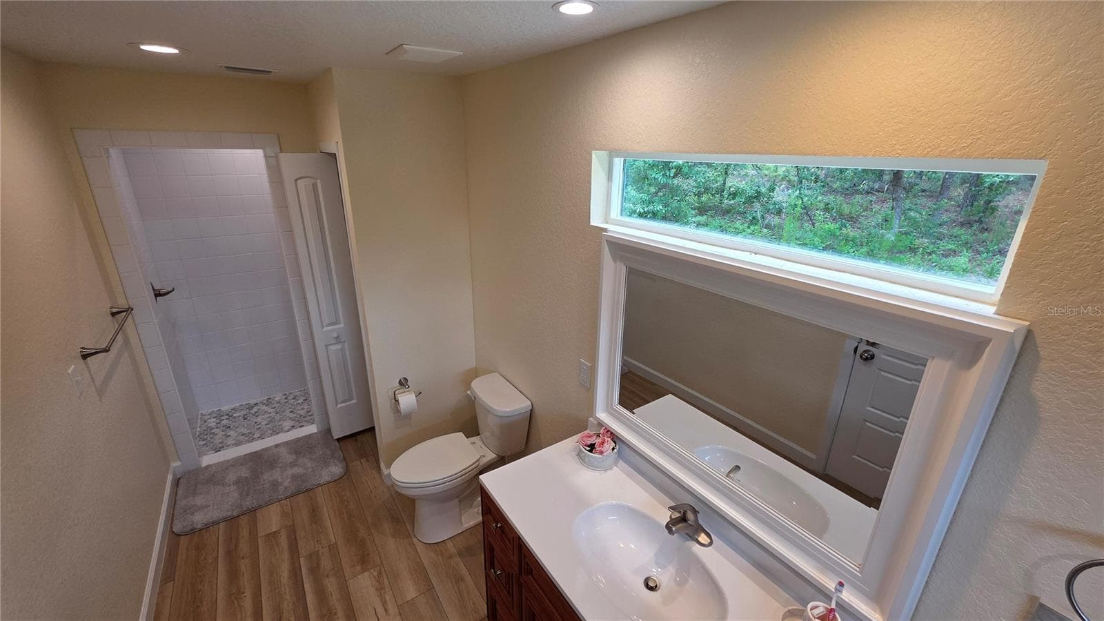 Single Family Residence at 200 HOUR GLASS CIR, HAWTHORNE, photo 15 of 33