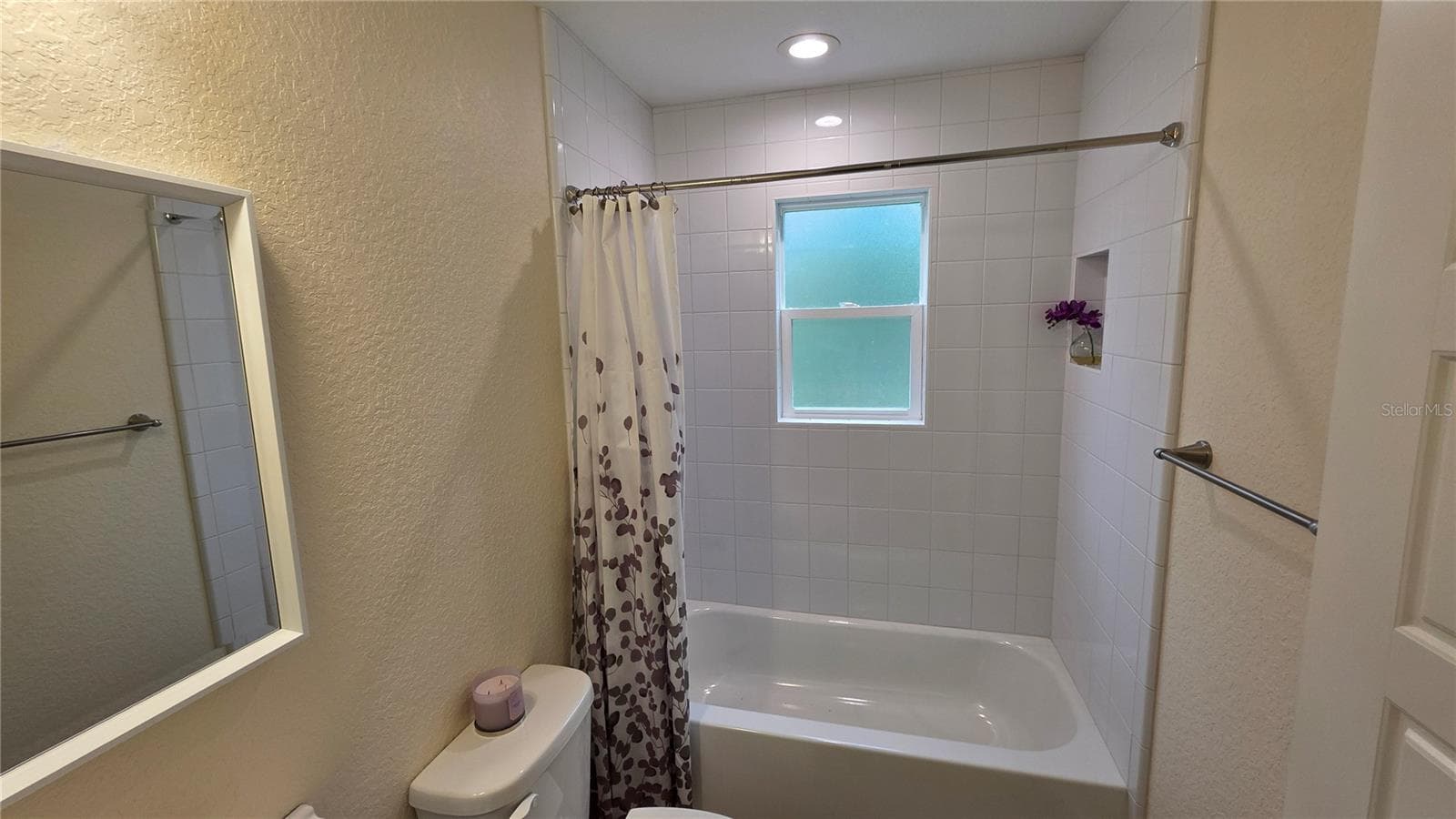 Single Family Residence at 200 HOUR GLASS CIR, HAWTHORNE, photo 18 of 33