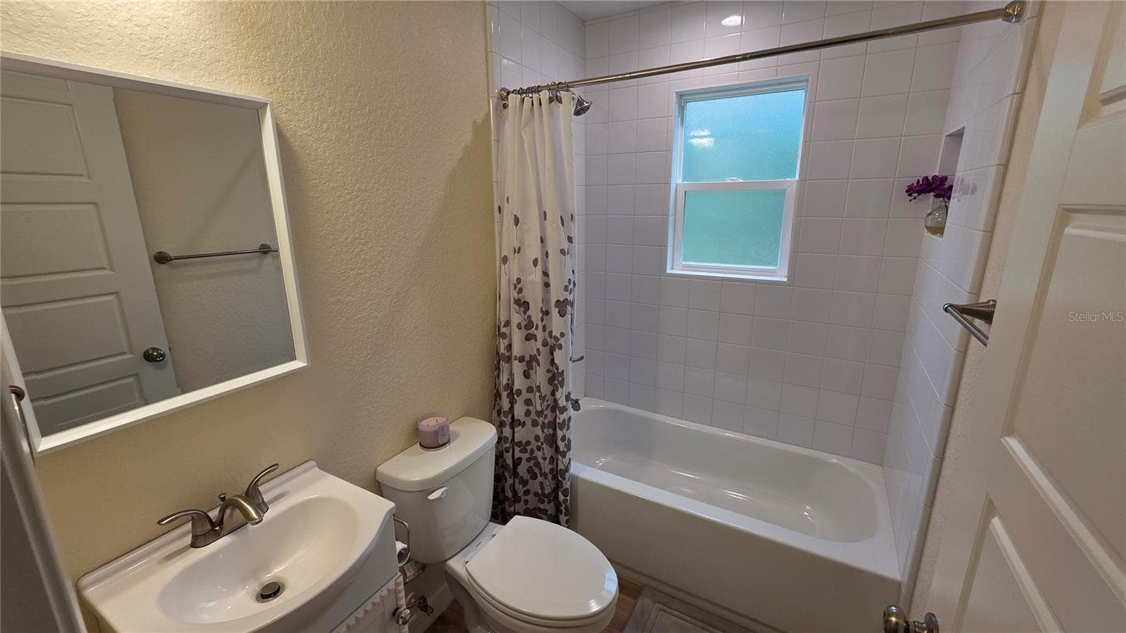 Single Family Residence at 200 HOUR GLASS CIR, HAWTHORNE, photo 19 of 33