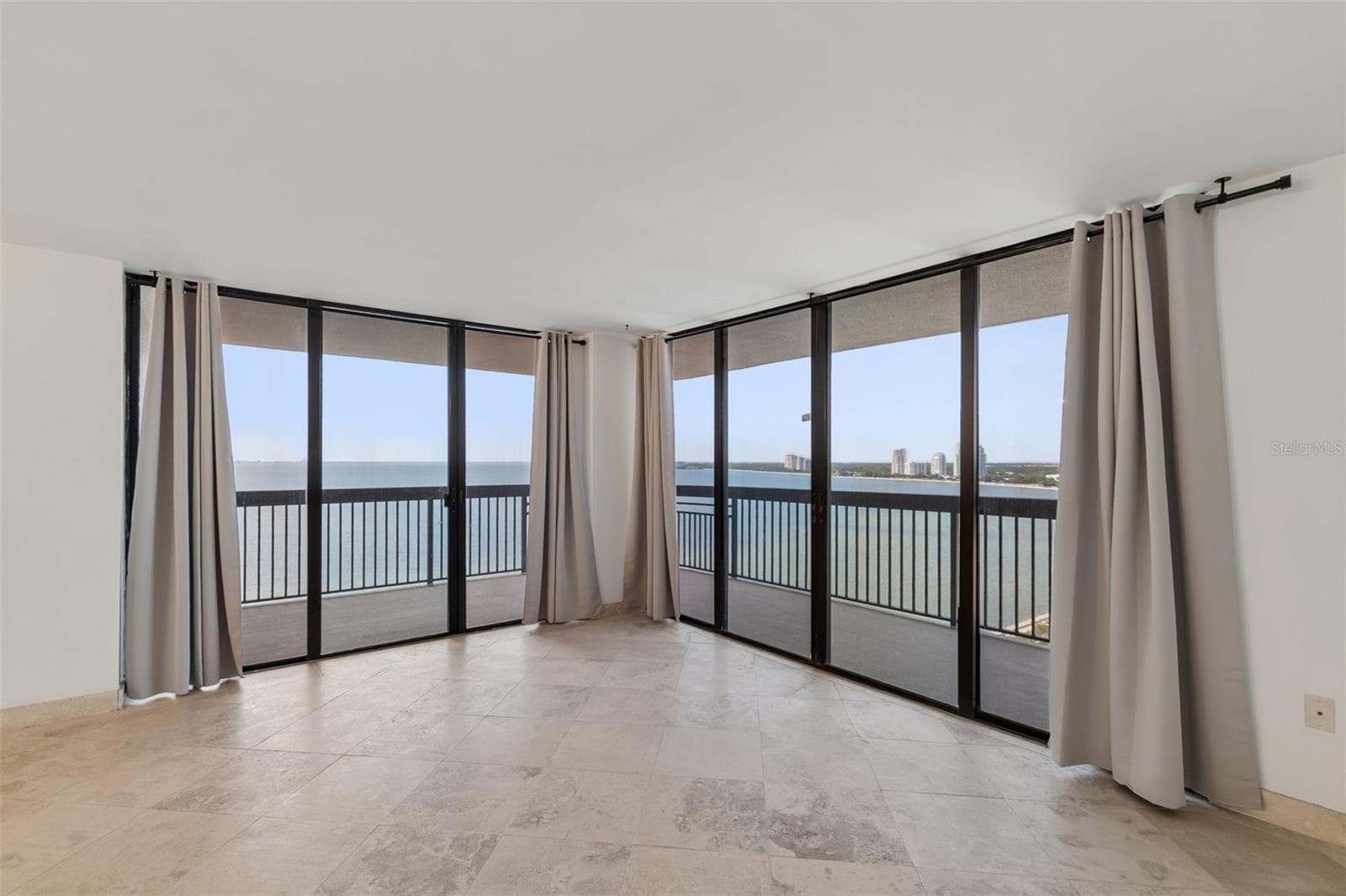 Living Area - 2413 BAYSHORE BLVD #1904, TAMPA