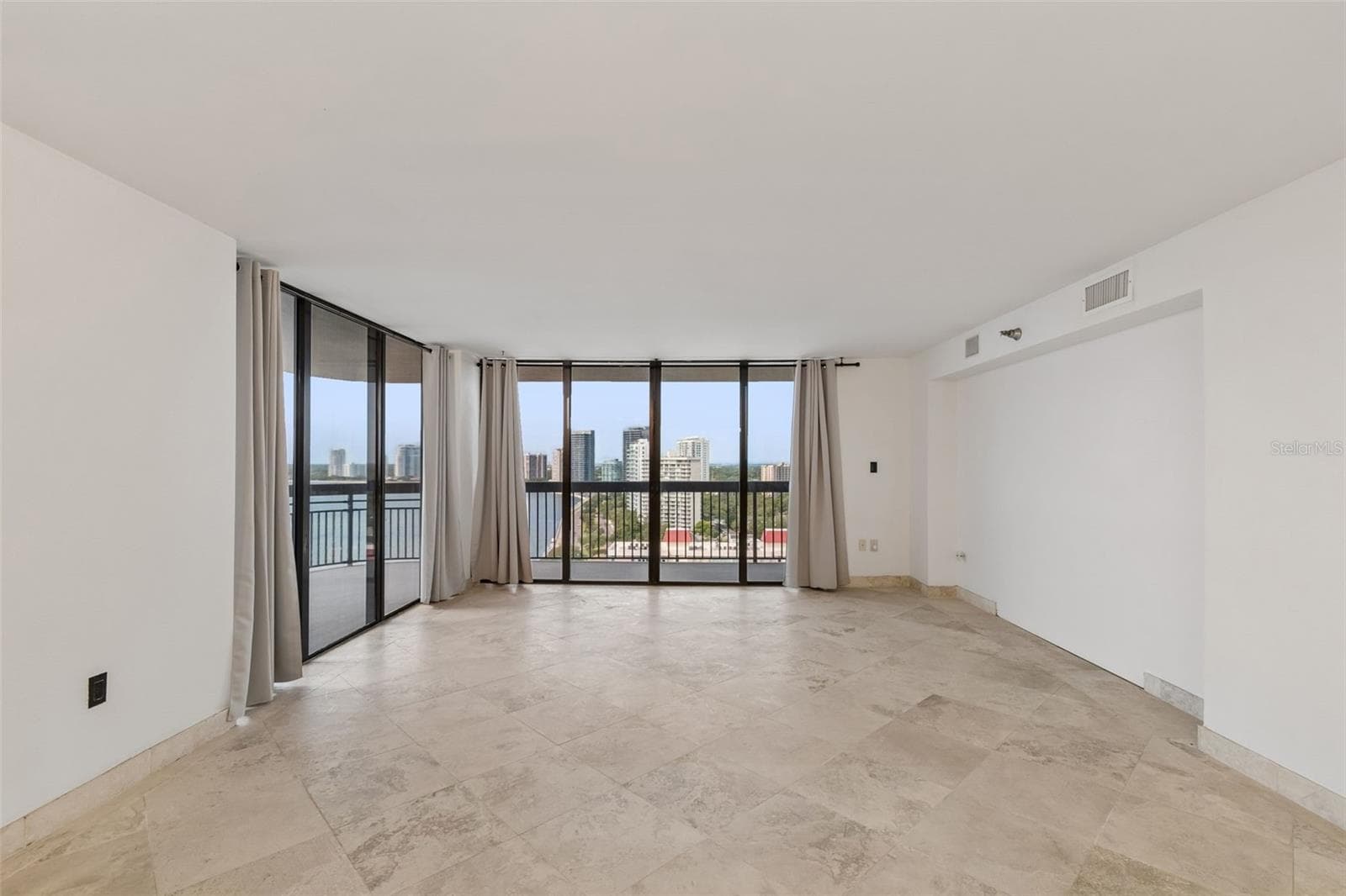 Living/Dining - 2413 BAYSHORE BLVD #1904, TAMPA