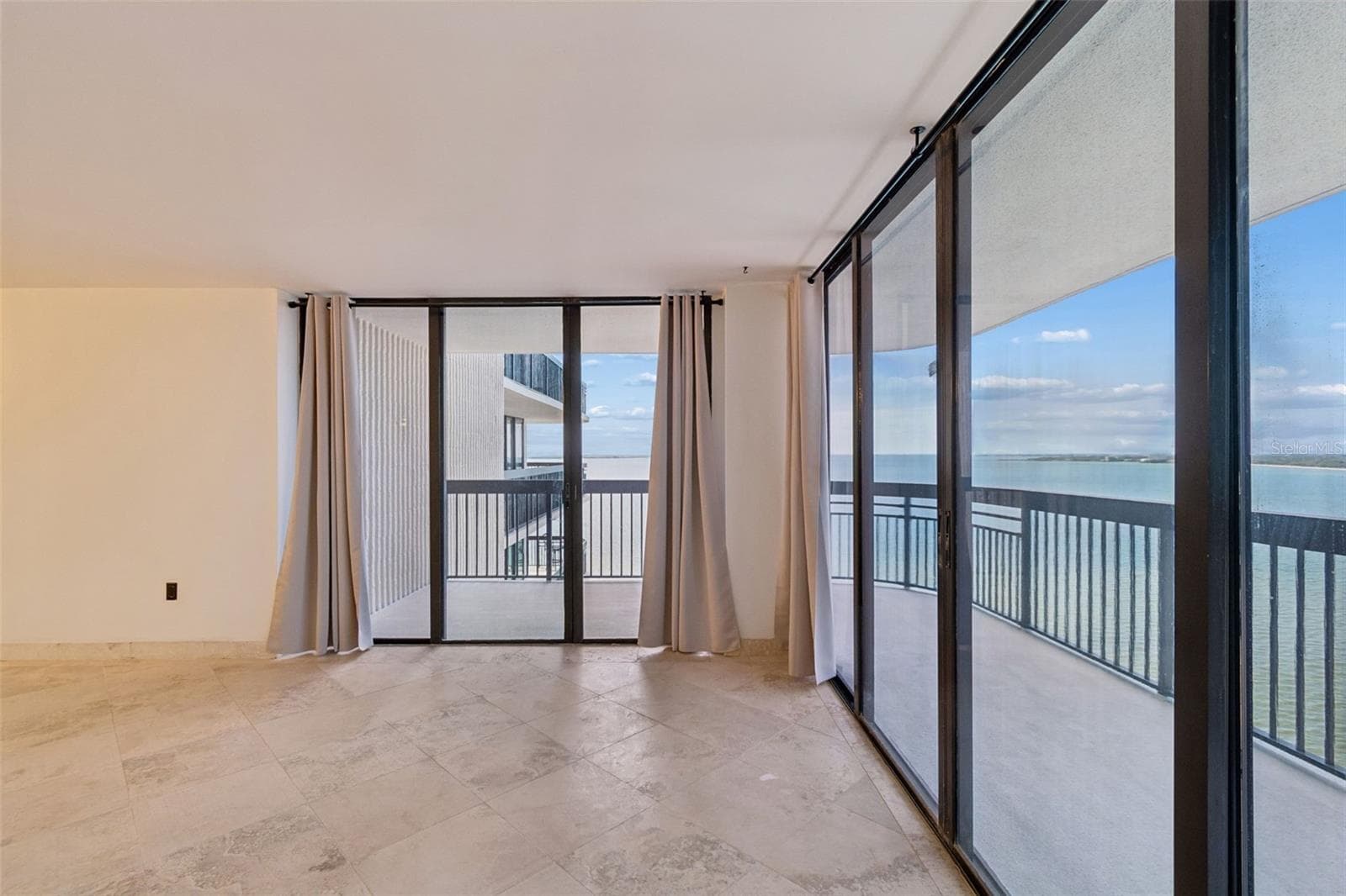 Living area - 2413 BAYSHORE BLVD #1904, TAMPA