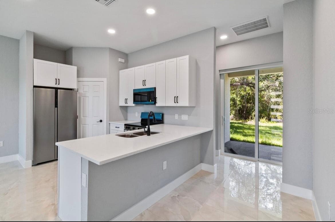 Single Family Residence at 20462 KENILWORTH BLVD, PORT CHARLOTTE, photo 3 of 12