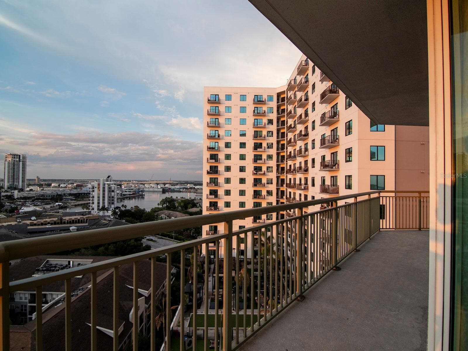 Condominium at 450 KNIGHTS RUN AVE #1501, TAMPA, photo 36 of 100