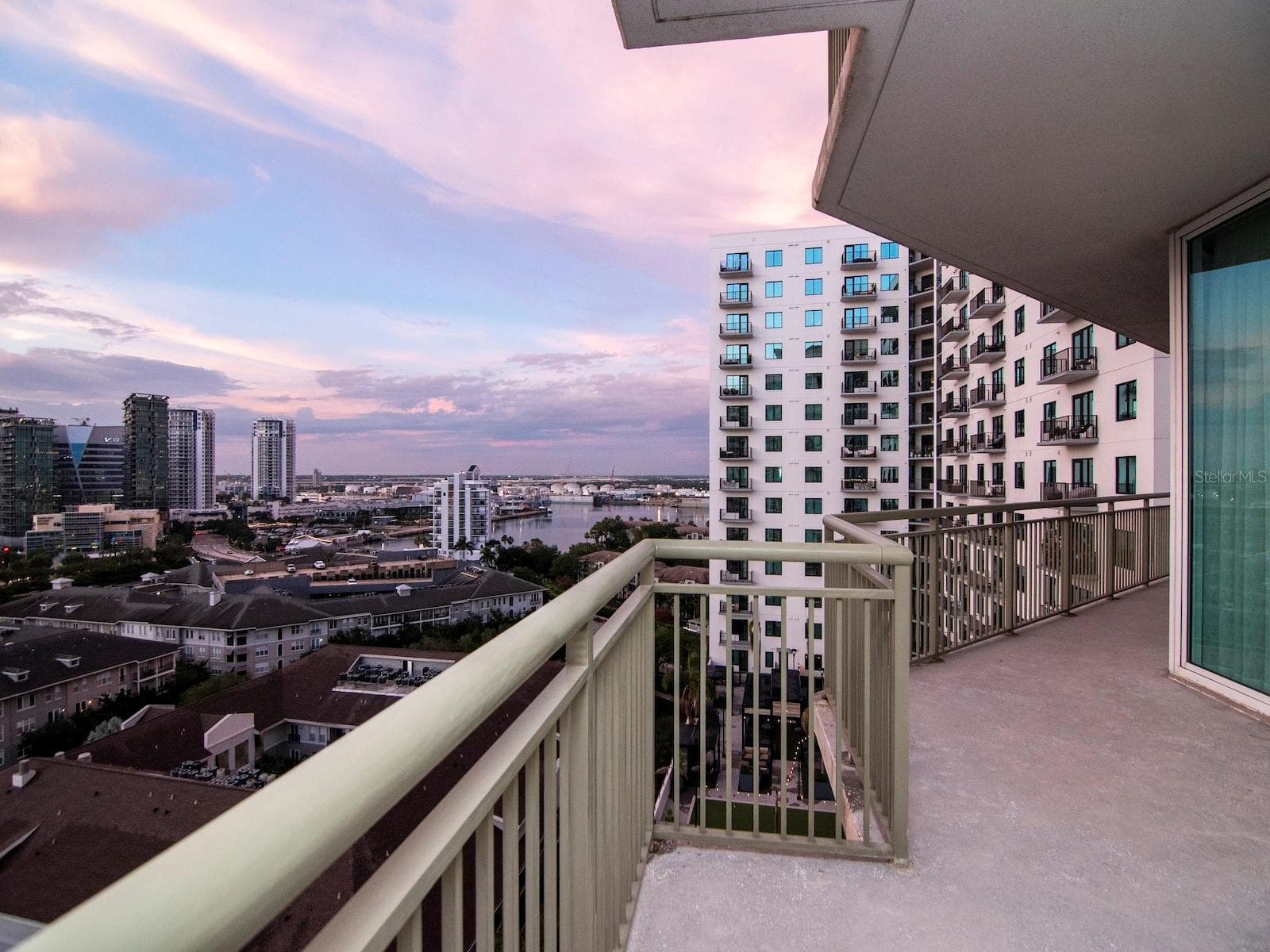 Condominium at 450 KNIGHTS RUN AVE #1501, TAMPA, photo 37 of 100