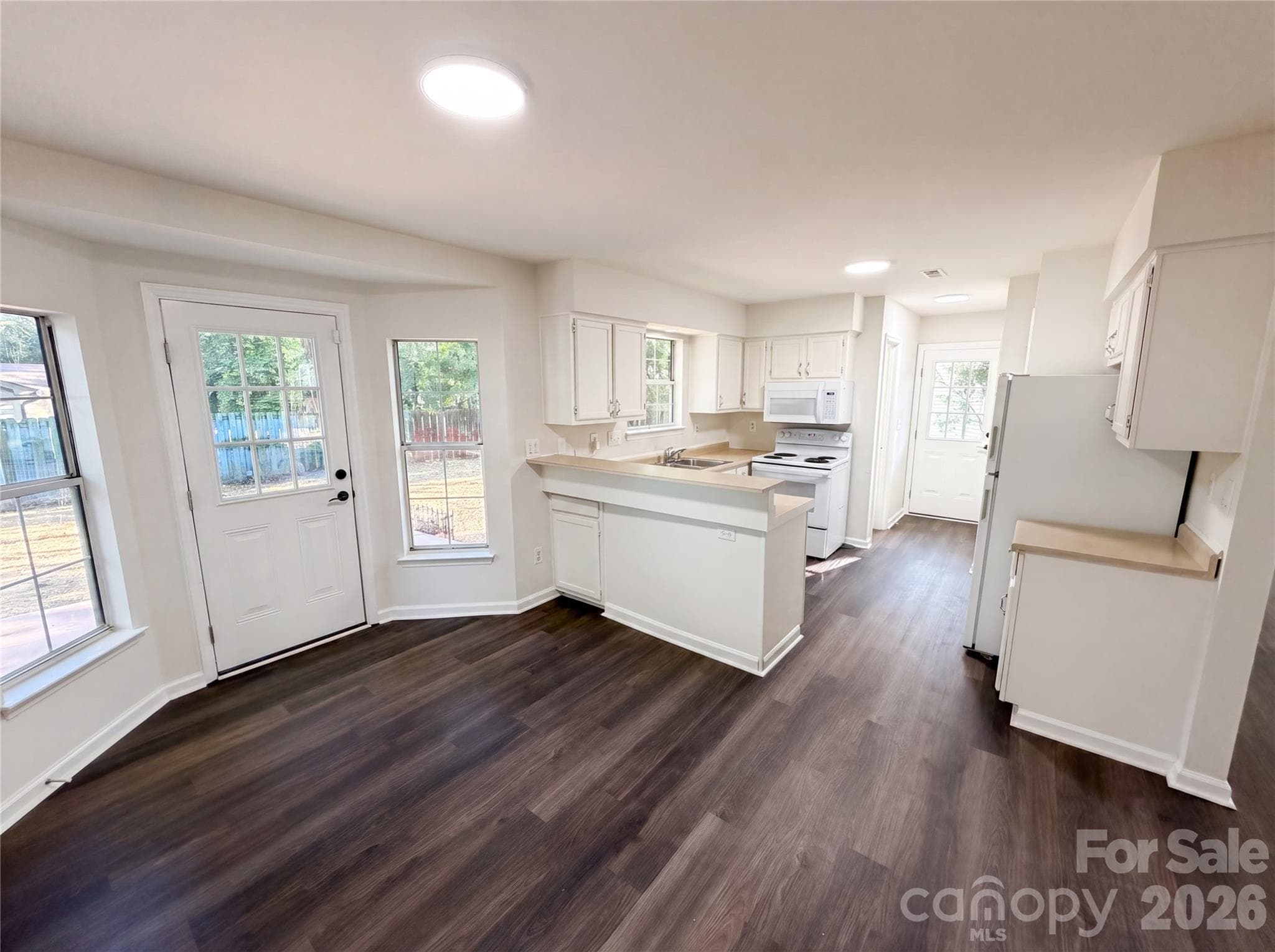 Single Family Residence at 4720 Topsail Court, Charlotte, photo 6 of 23