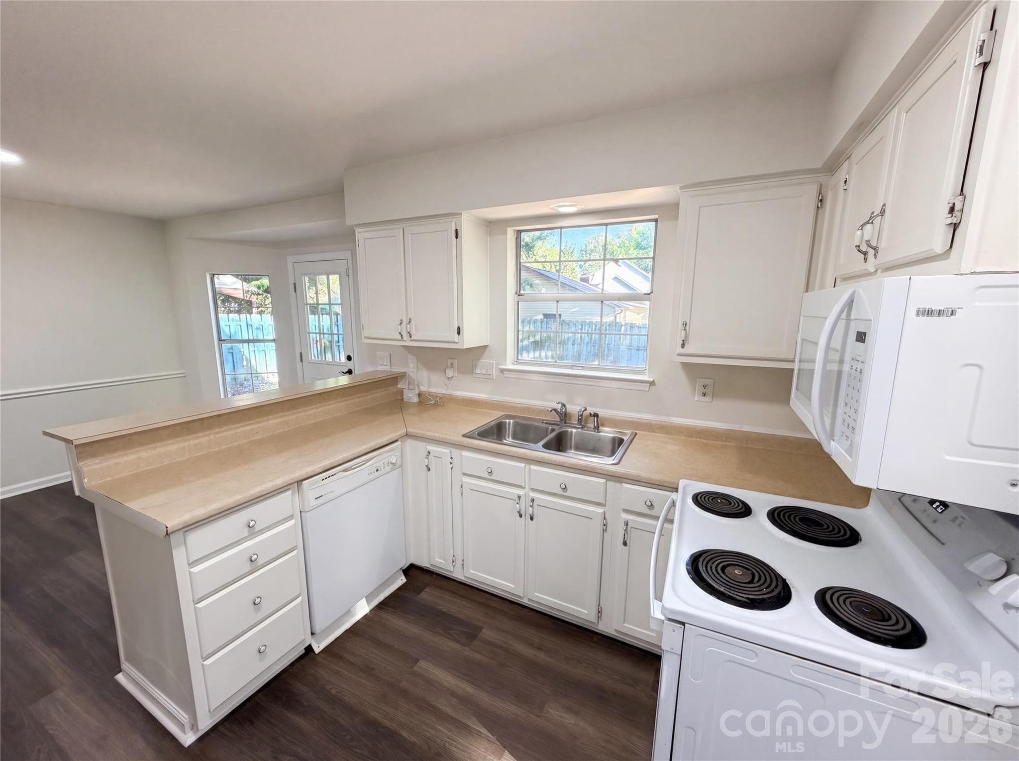 Single Family Residence at 4720 Topsail Court, Charlotte, photo 7 of 23