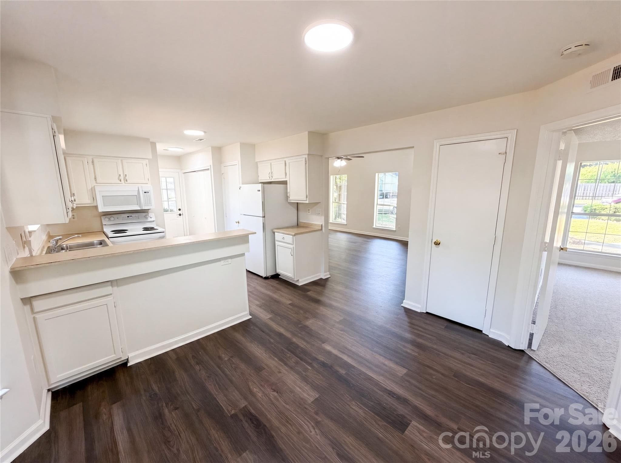 Single Family Residence at 4720 Topsail Court, Charlotte, photo 9 of 23