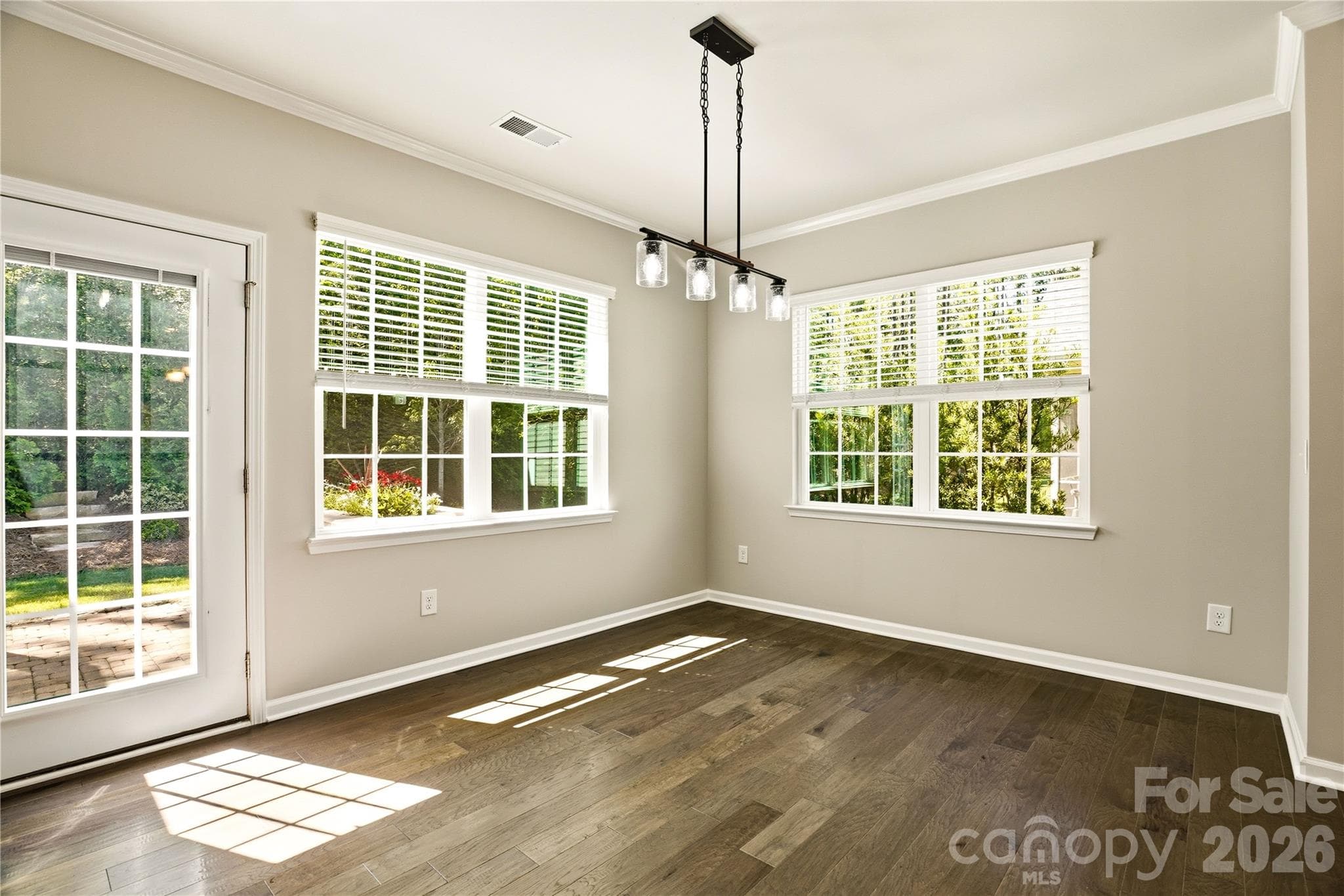 Breakfast Area Adjacent to Kitchen - Mount Holly