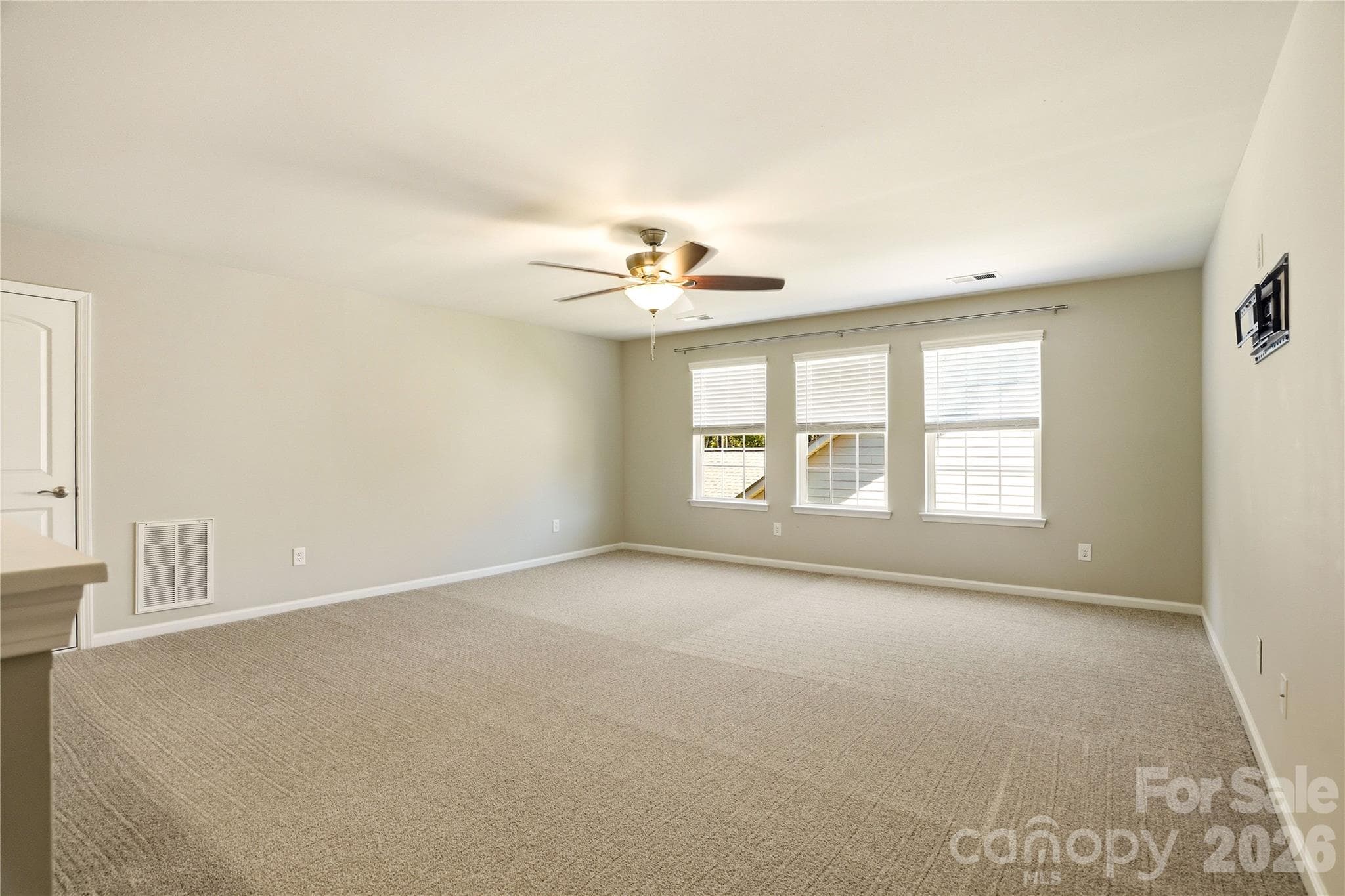 Expansive Upper Loft - Mount Holly