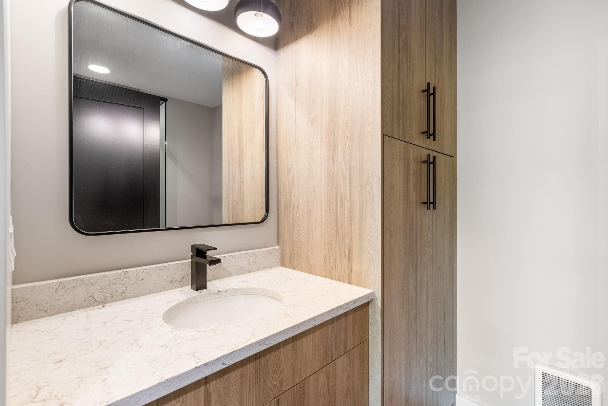 Lower first guest room private bath 1. - 60 King Horn Ridge, Waynesville