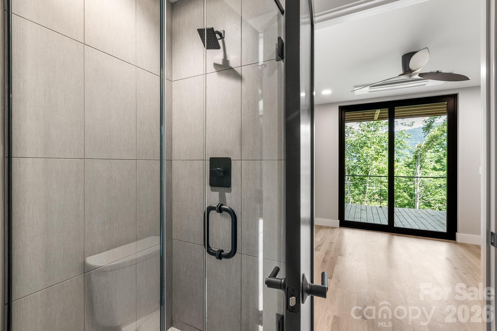 Lower first guest room private bath 2. - 60 King Horn Ridge, Waynesville