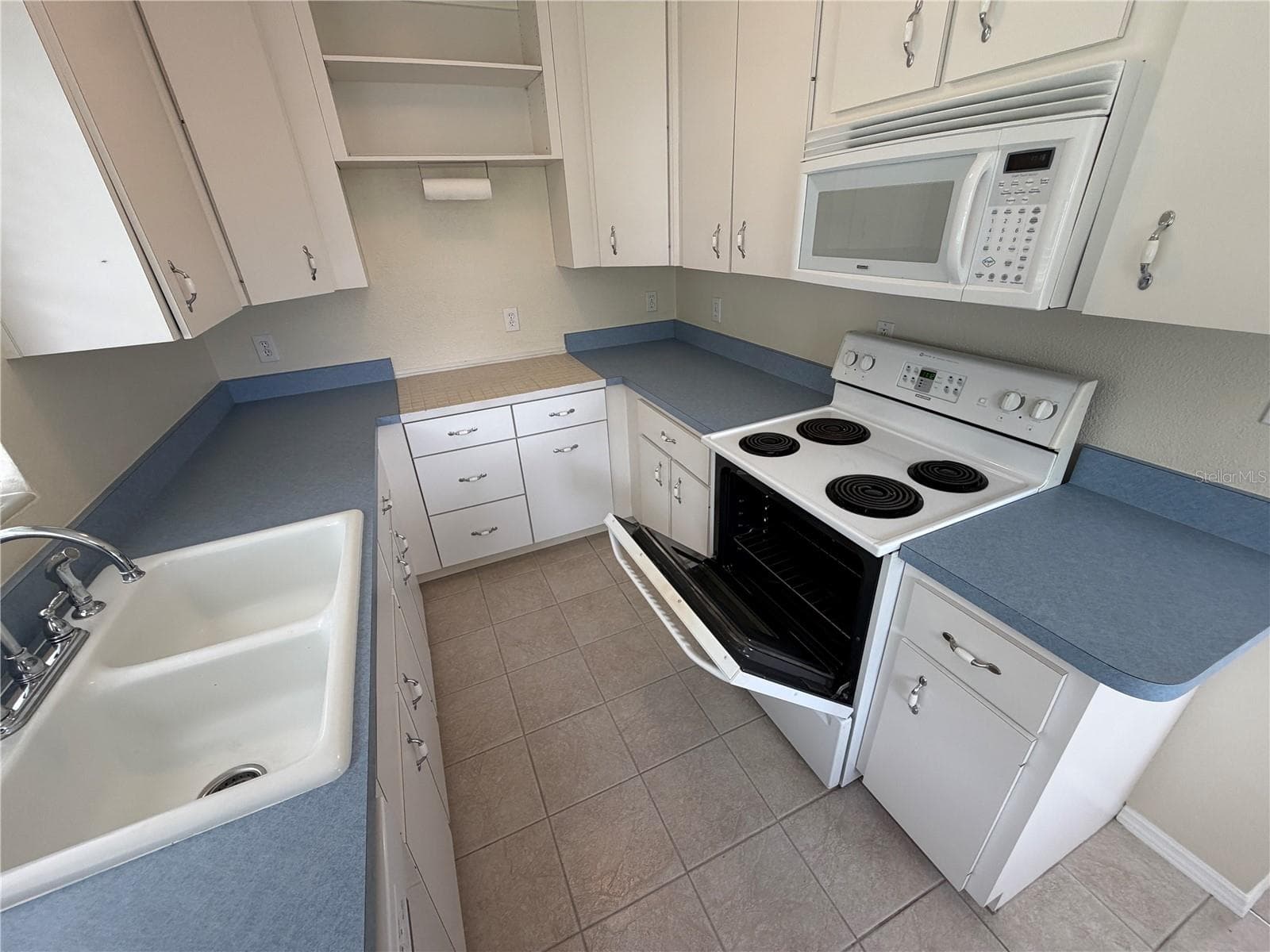 Kit Double Sink View - 2301 E WARM SPRINGS AVE, COLEMAN