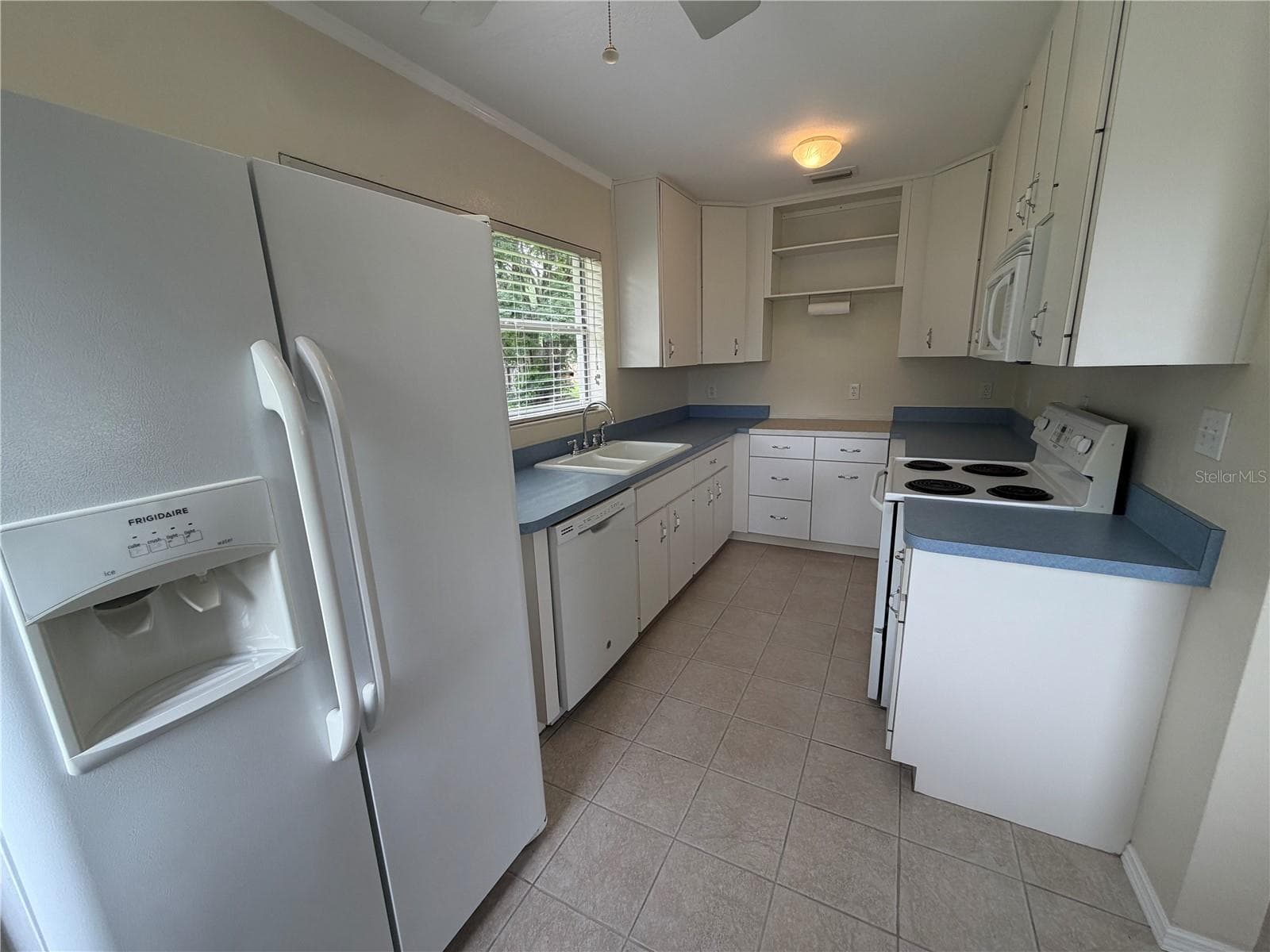 Kit Appliance View - 2301 E WARM SPRINGS AVE, COLEMAN