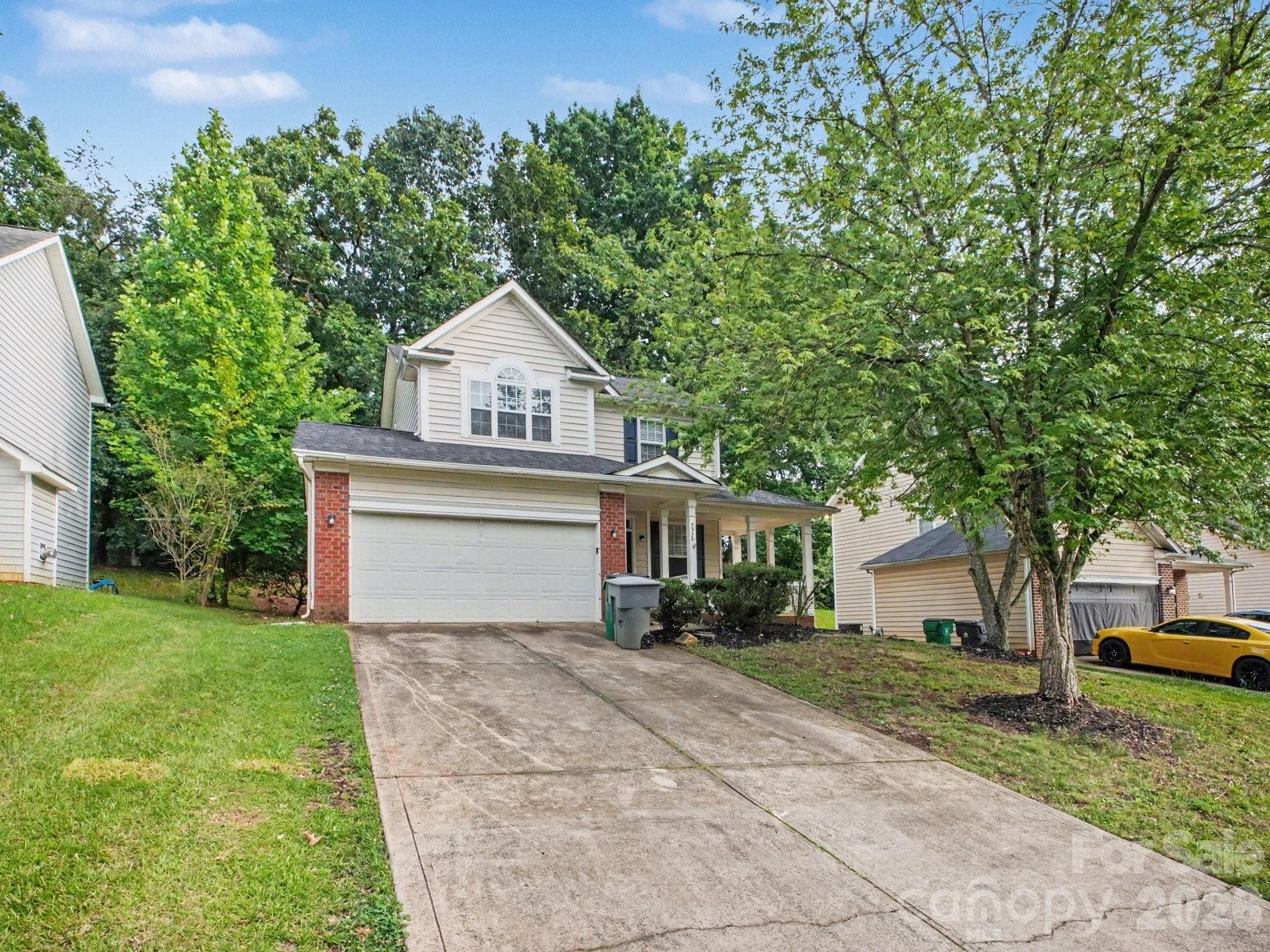Single Family Residence at 7524 Grabill Drive, Charlotte, photo 2 of 25