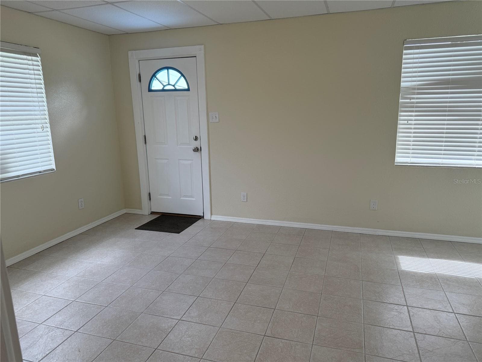 Livingroom View - 2301 E WARM SPRINGS AVE, COLEMAN