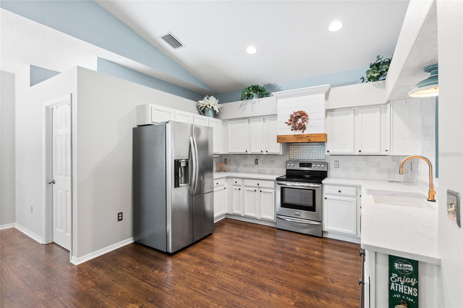 Single Family Residence at 19218 SEA MIST LN, LUTZ, photo 4 of 63