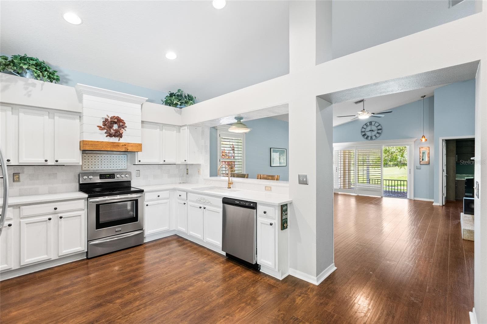 Single Family Residence at 19218 SEA MIST LN, LUTZ, photo 10 of 63