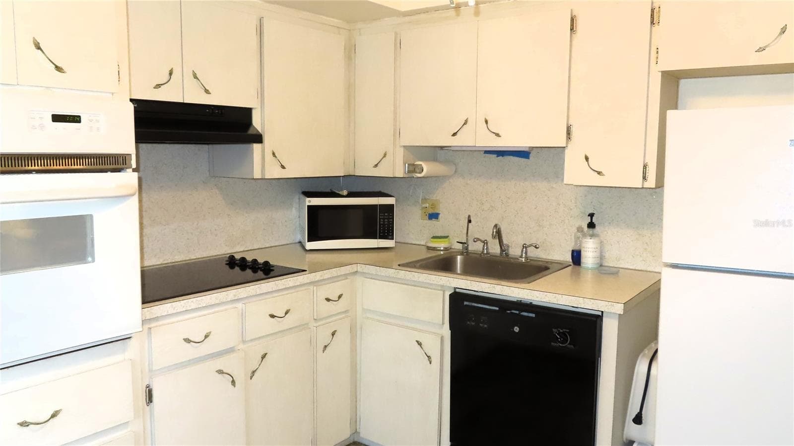Kitchen - 2457 ECUADORIAN WAY #85, CLEARWATER