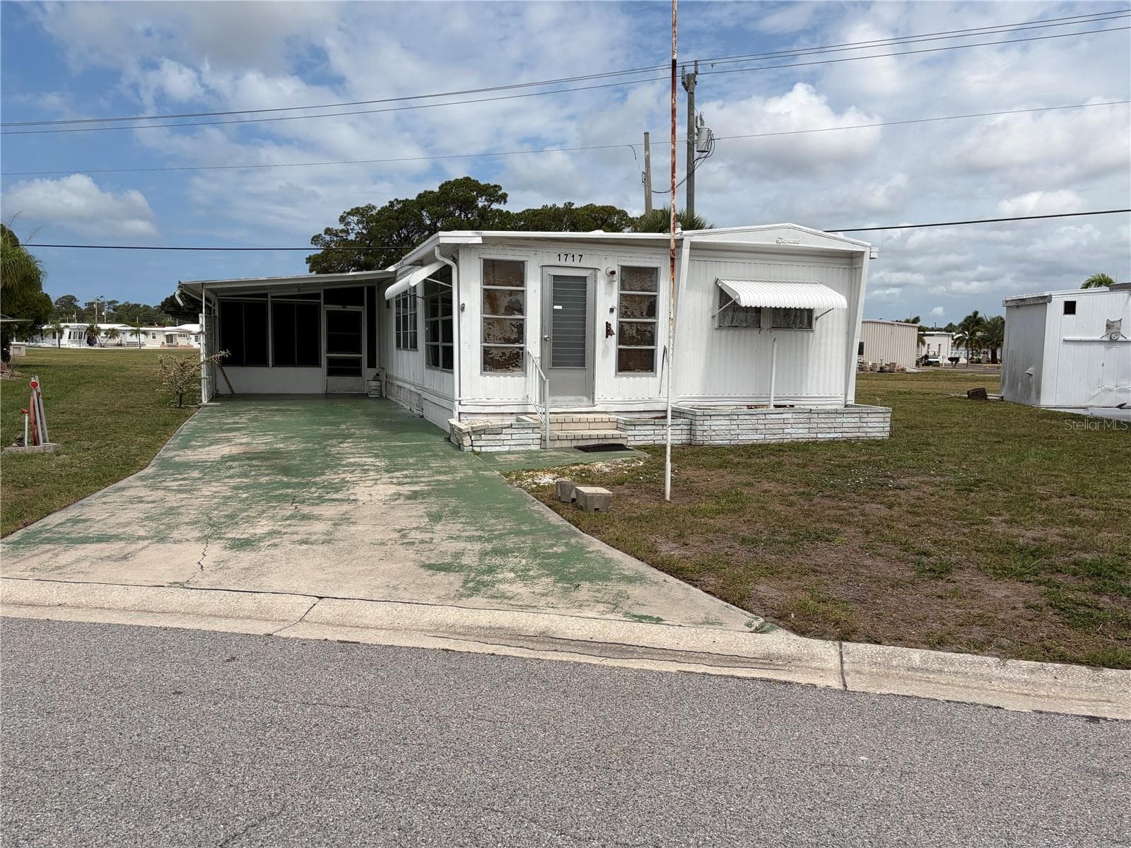 Mobile Home at 1717 PALM SPRINGS ST, SARASOTA, photo 2 of 69