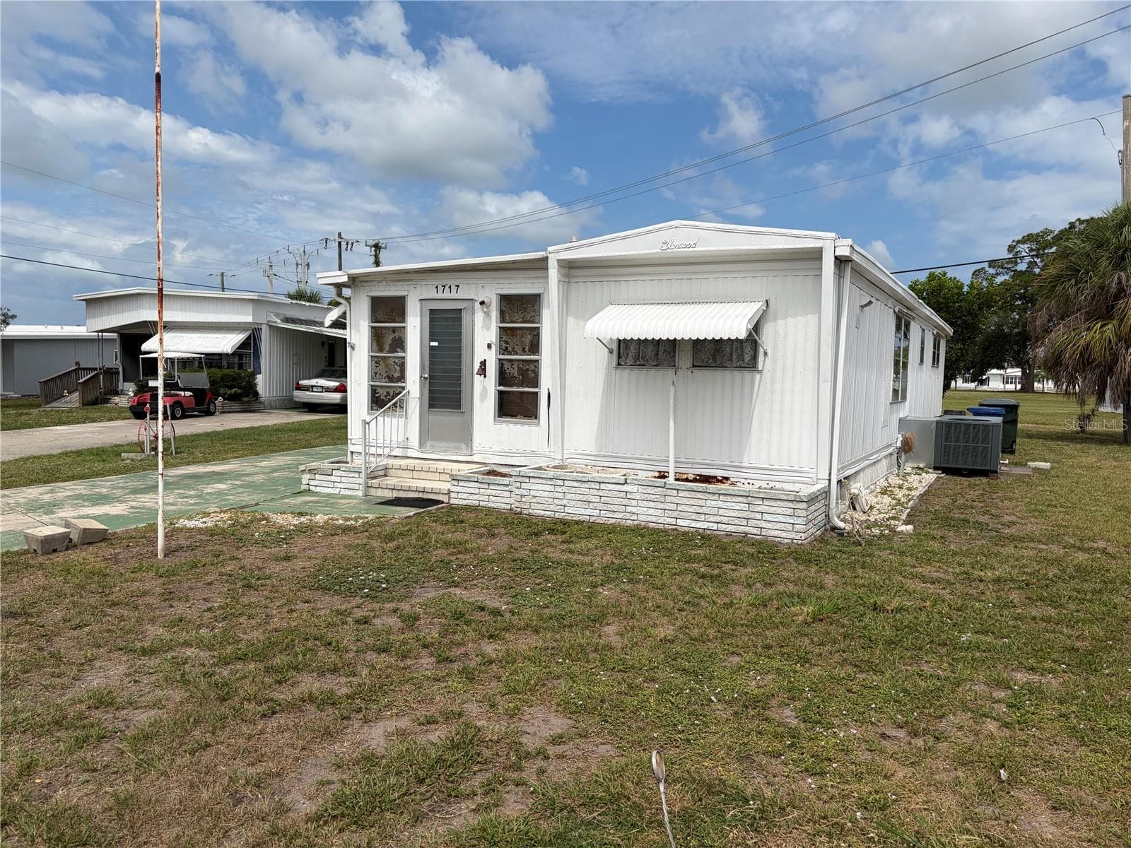 Mobile Home at 1717 PALM SPRINGS ST, SARASOTA, photo 3 of 69