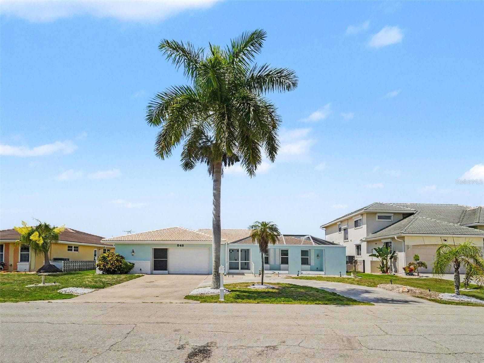 A beautiful coastal setting on a quiet cul-de-sac street in Punta Gorda Isles. - 548 BELVEDERE CT, PUNTA GORDA