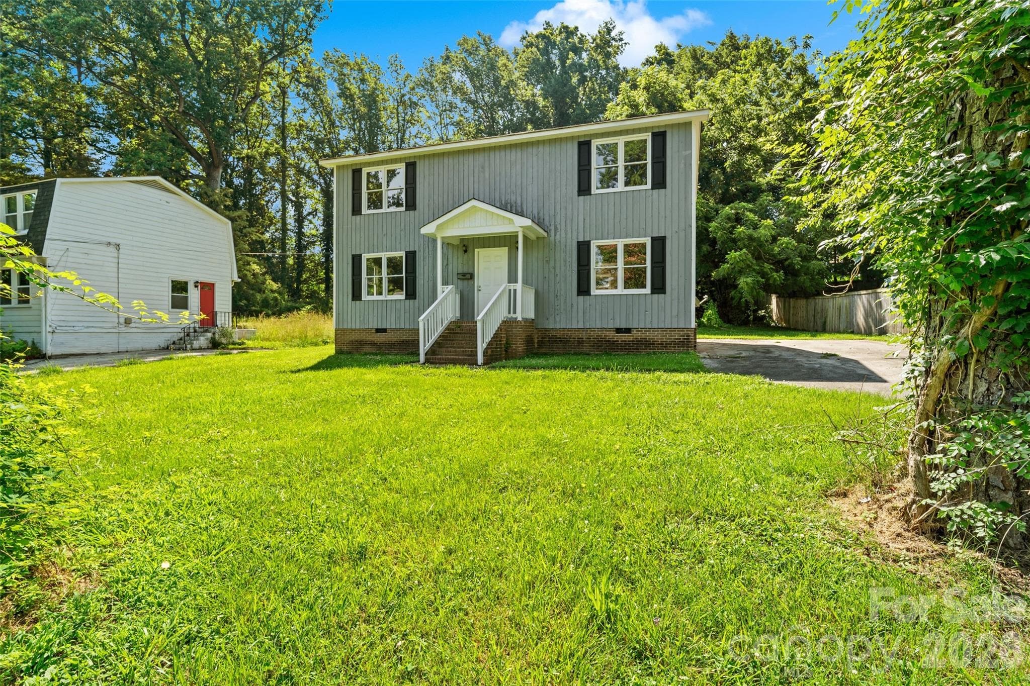 Single Family Residence at 5516 Ilford Street, Charlotte, photo 2 of 35